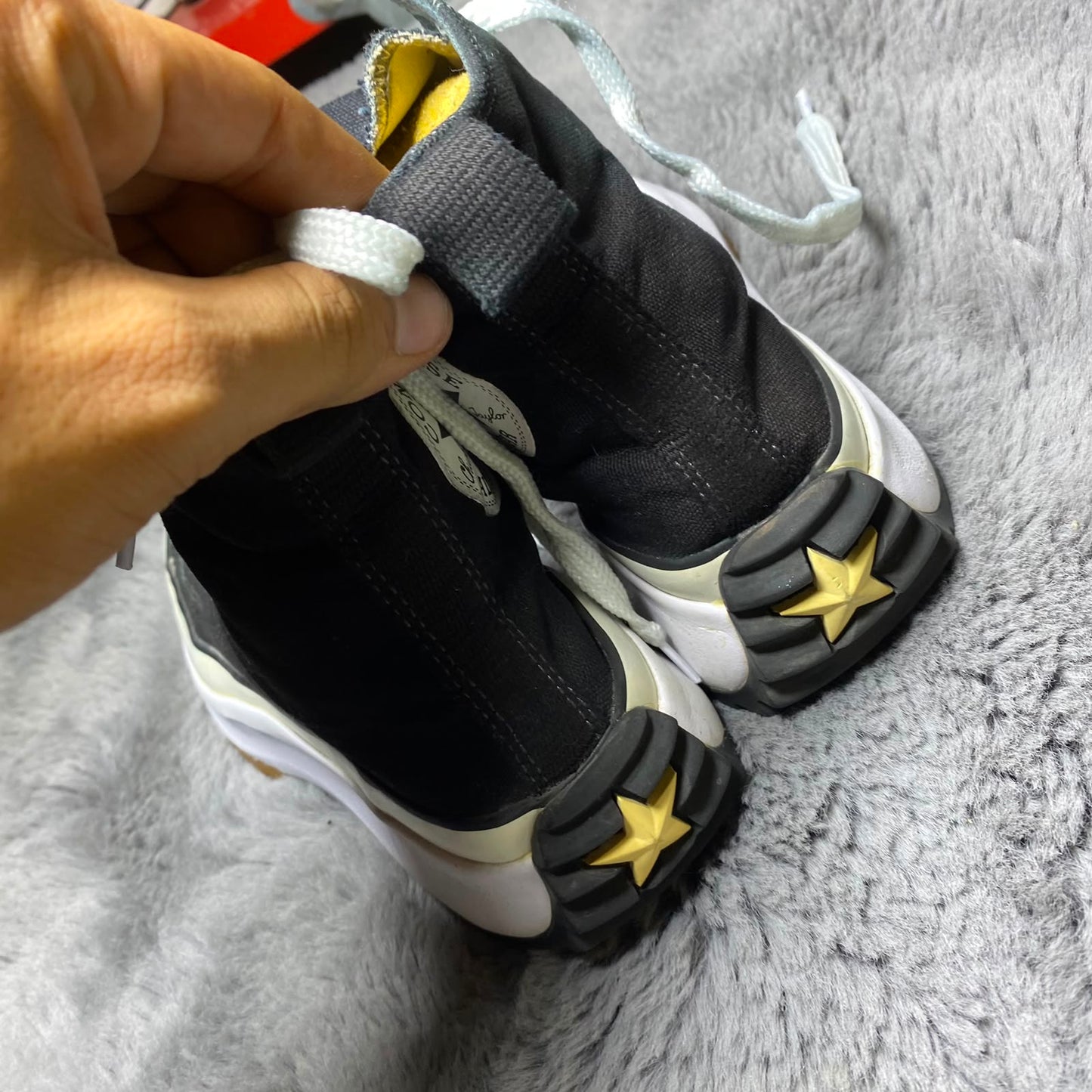 Converse ( Size 38.5-39 / 5.5-6 )