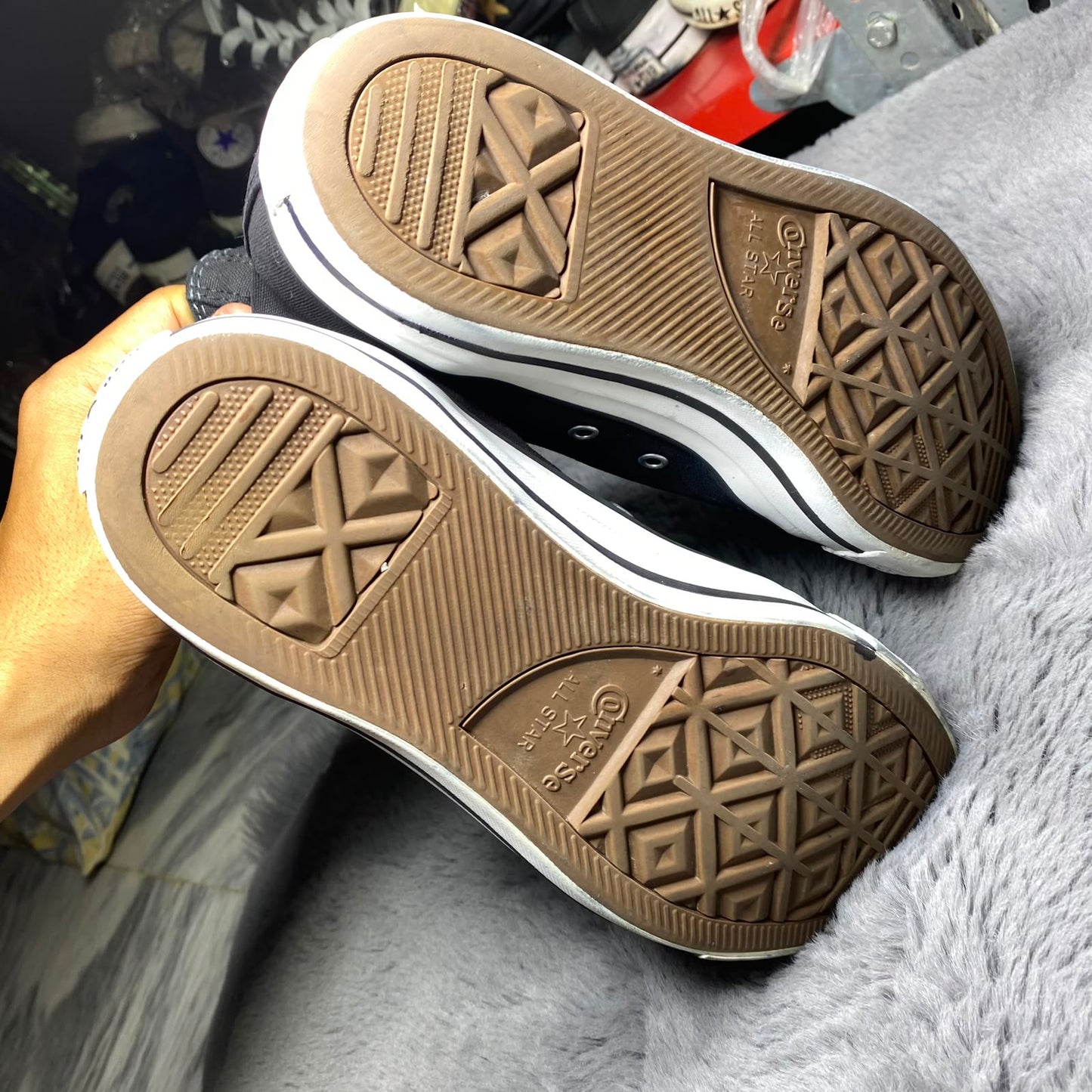 Converse ( Size 42.5 -43 / 8.5 - 9 )