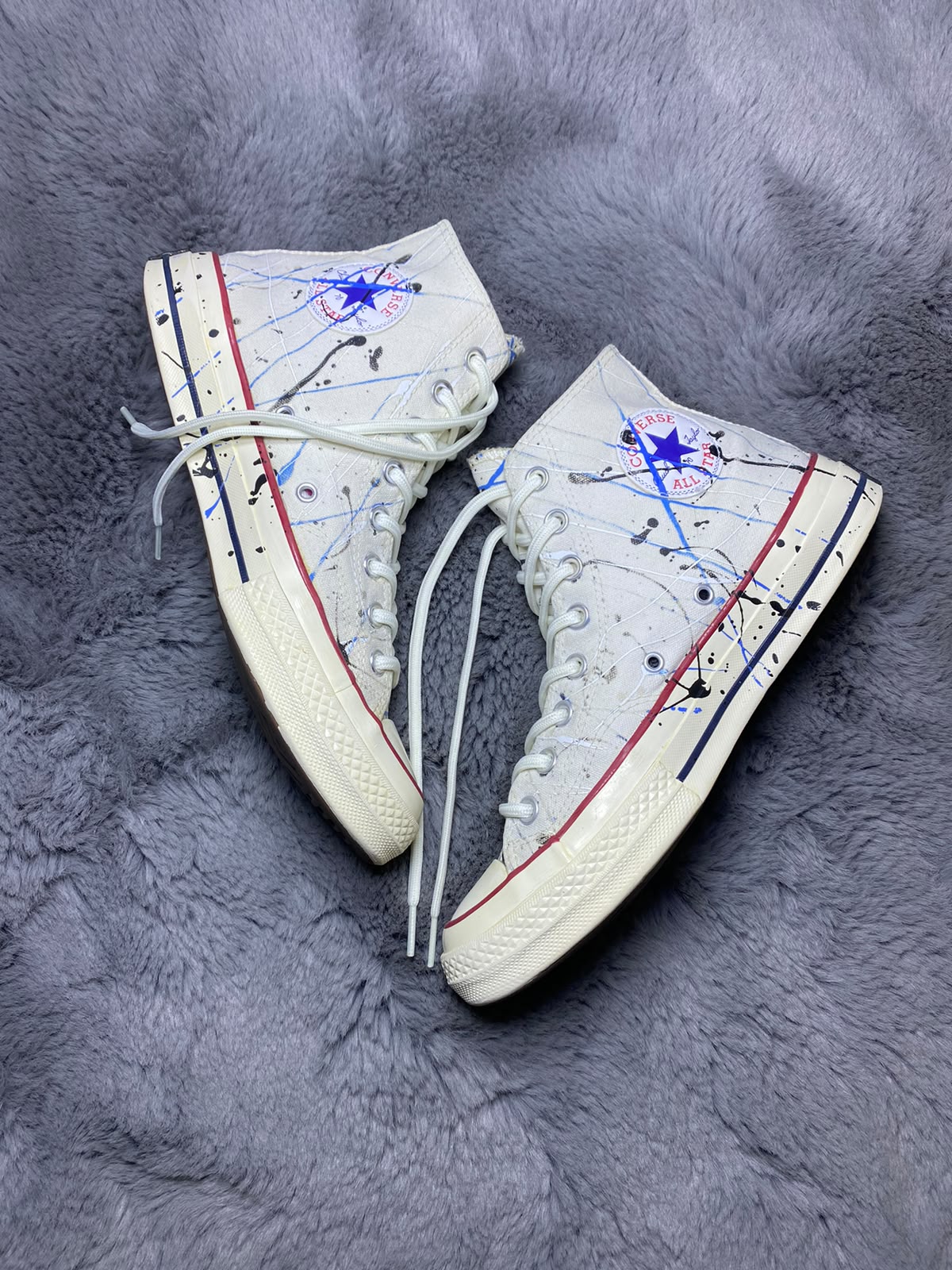 Converse ( Size 42 / 8.5 )