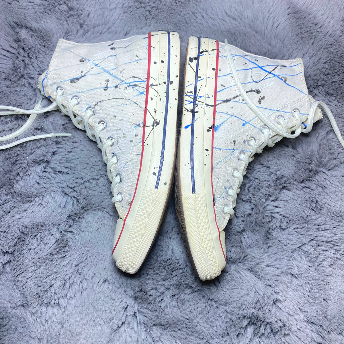 Converse ( Size 42 / 8.5 )