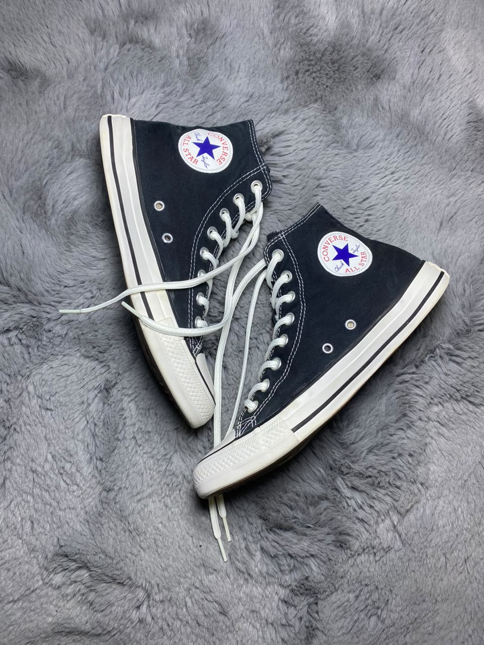 Converse ( Size 41 / 7.5 )