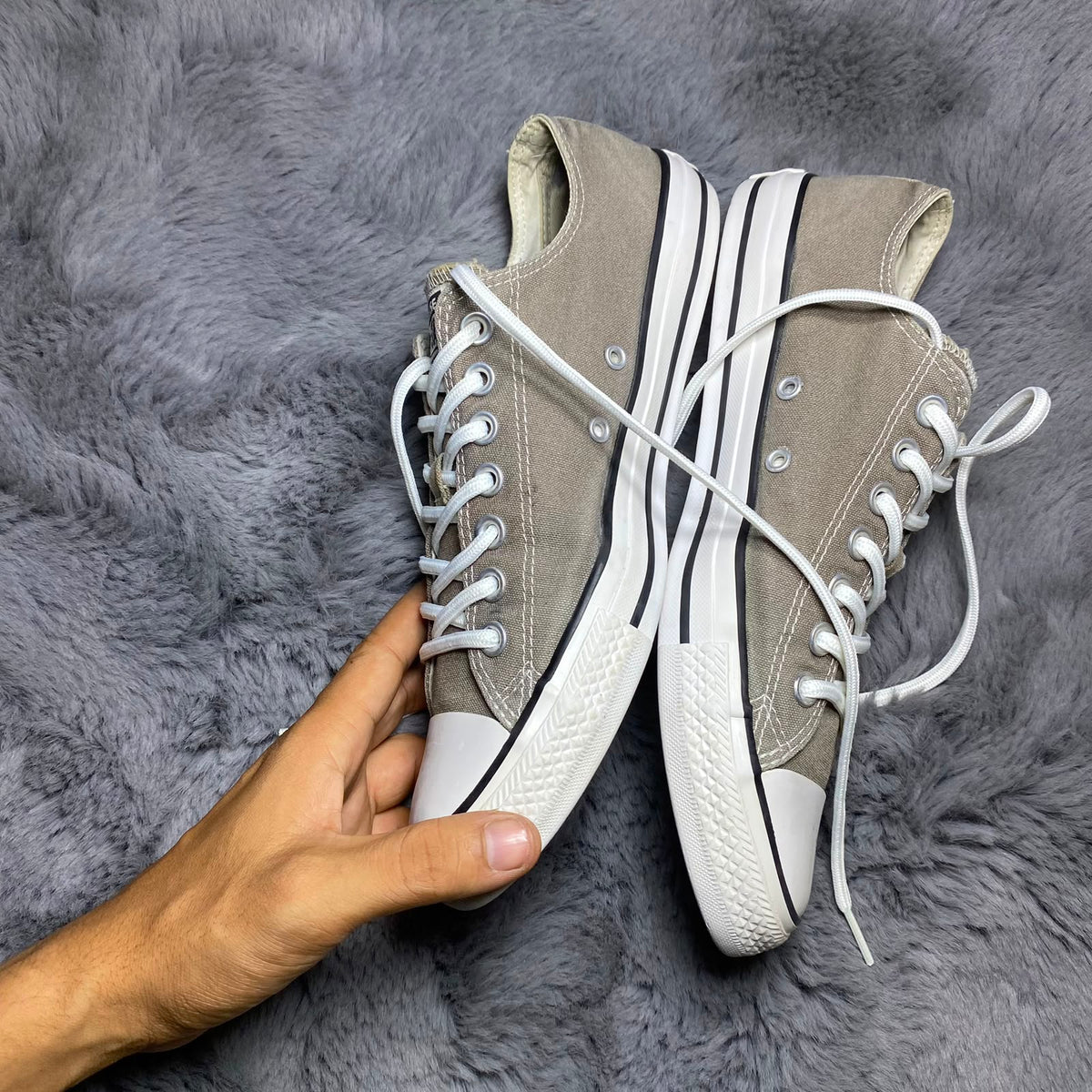 Converse ( Size 42 / 8.5 )