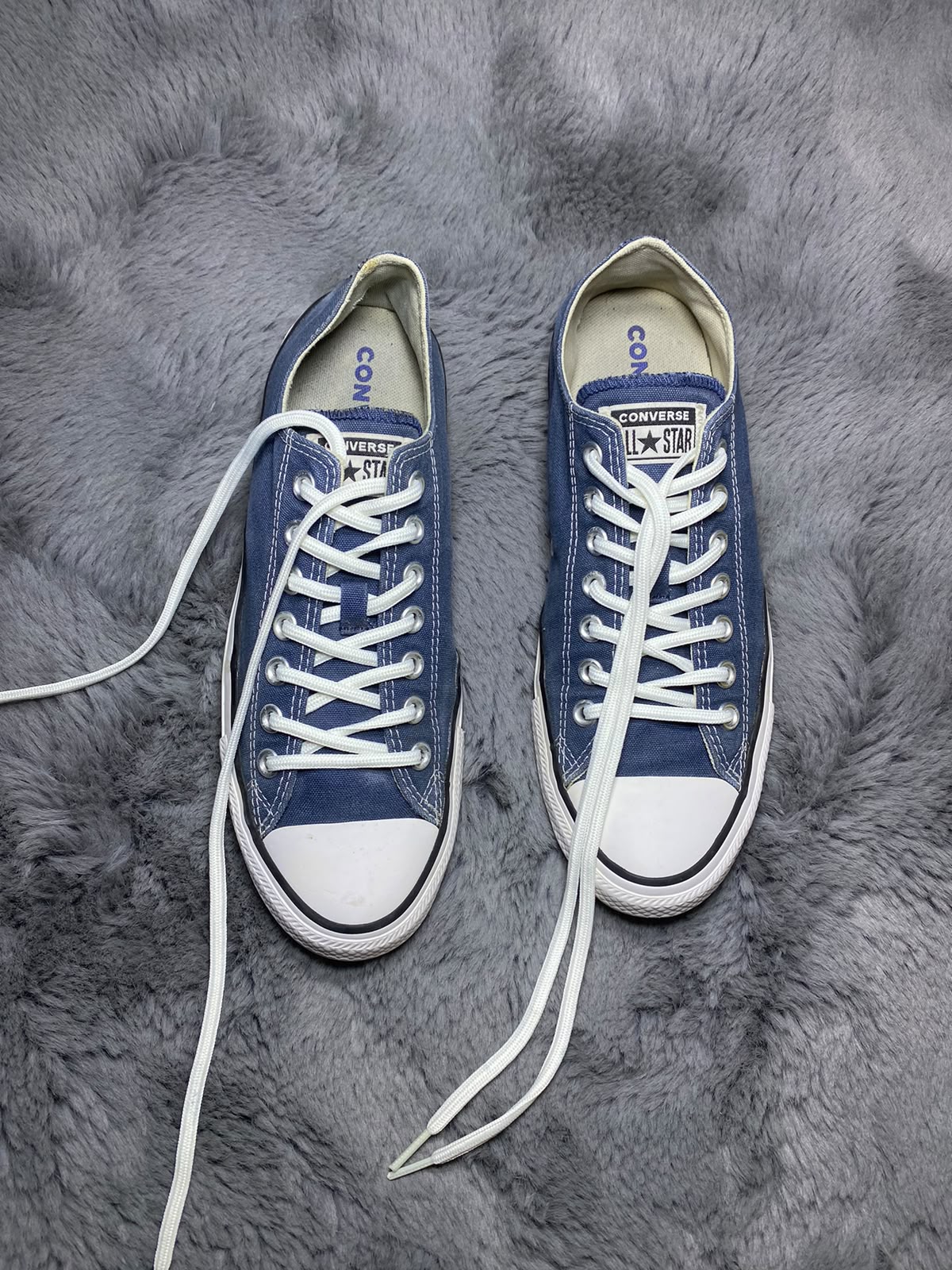 Converse ( Size 42 / 8.5 )