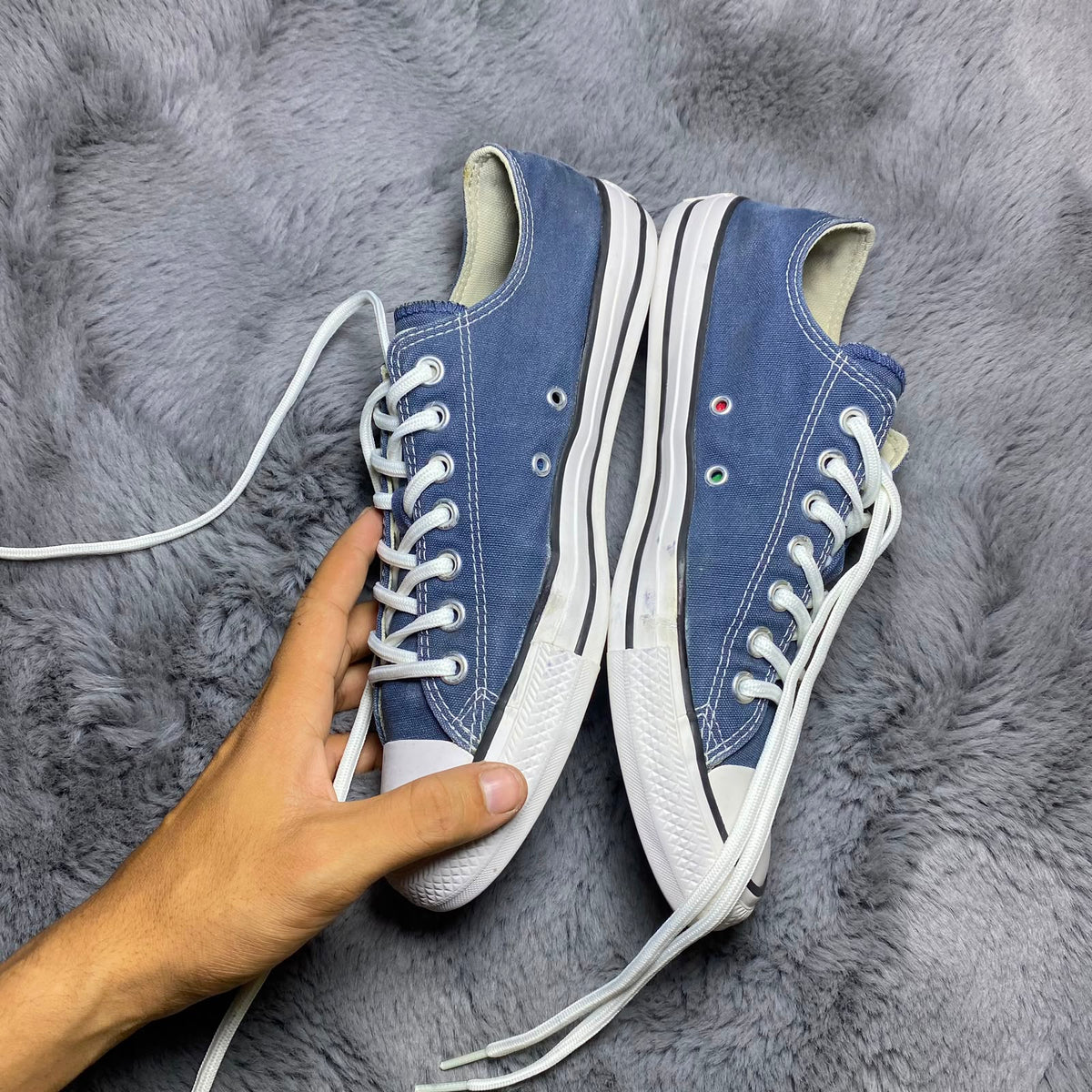 Converse ( Size 42 / 8.5 )