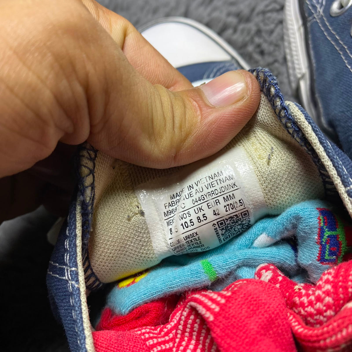 Converse ( Size 42 / 8.5 )