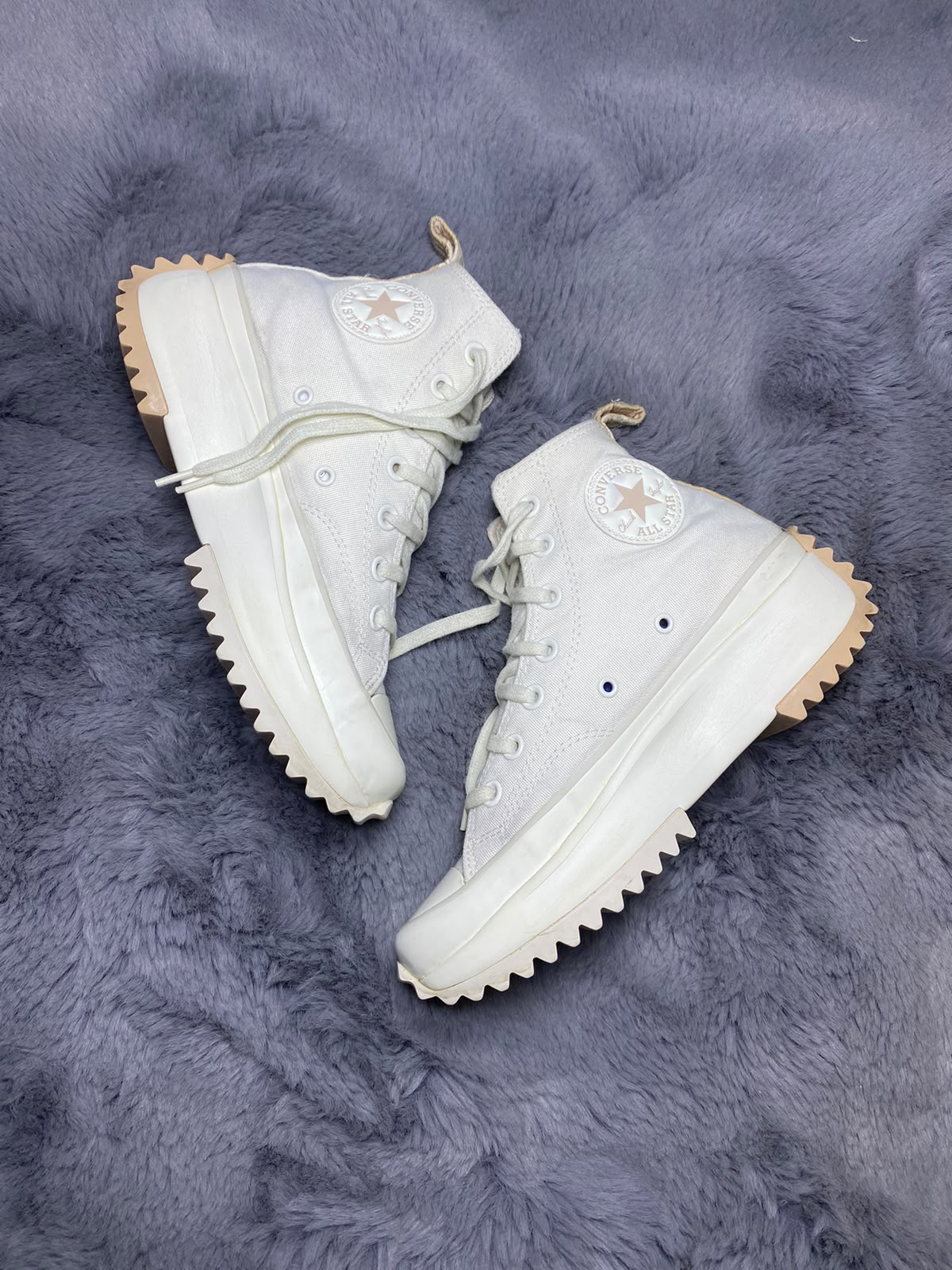 Converse ( Size 38.5-39 / 5.5-6 )
