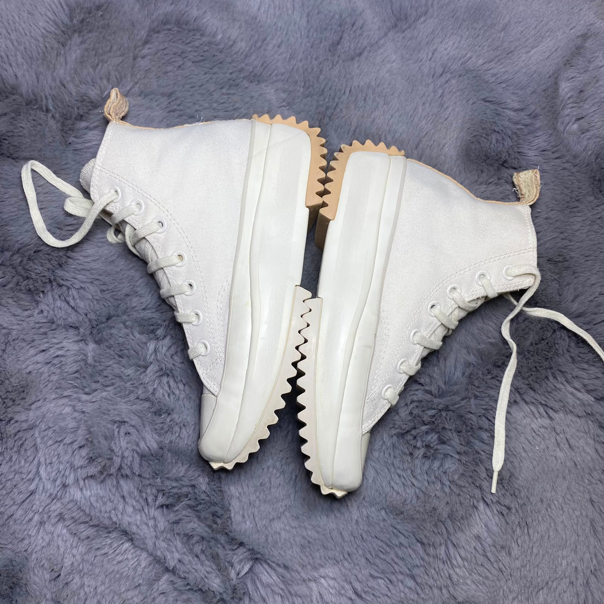 Converse ( Size 38.5-39 / 5.5-6 )