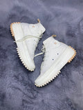 Converse ( Size 38.5-39 / 5.5-6 )