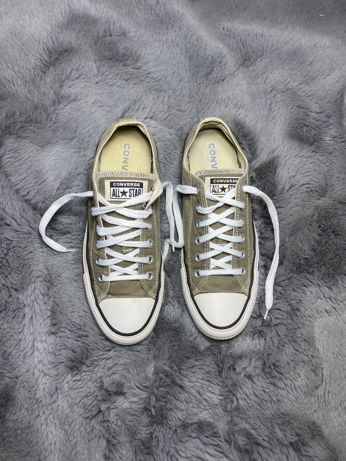 Converse ( Size 41 / 7.5 )
