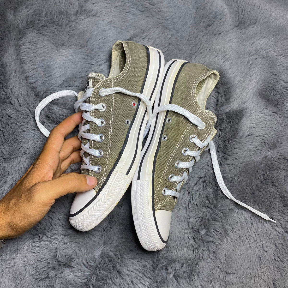 Converse ( Size 41 / 7.5 )