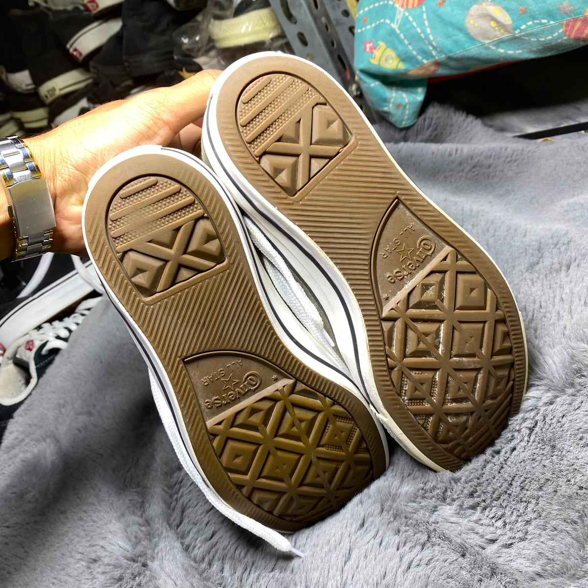 Converse ( Size 41 / 7.5 )