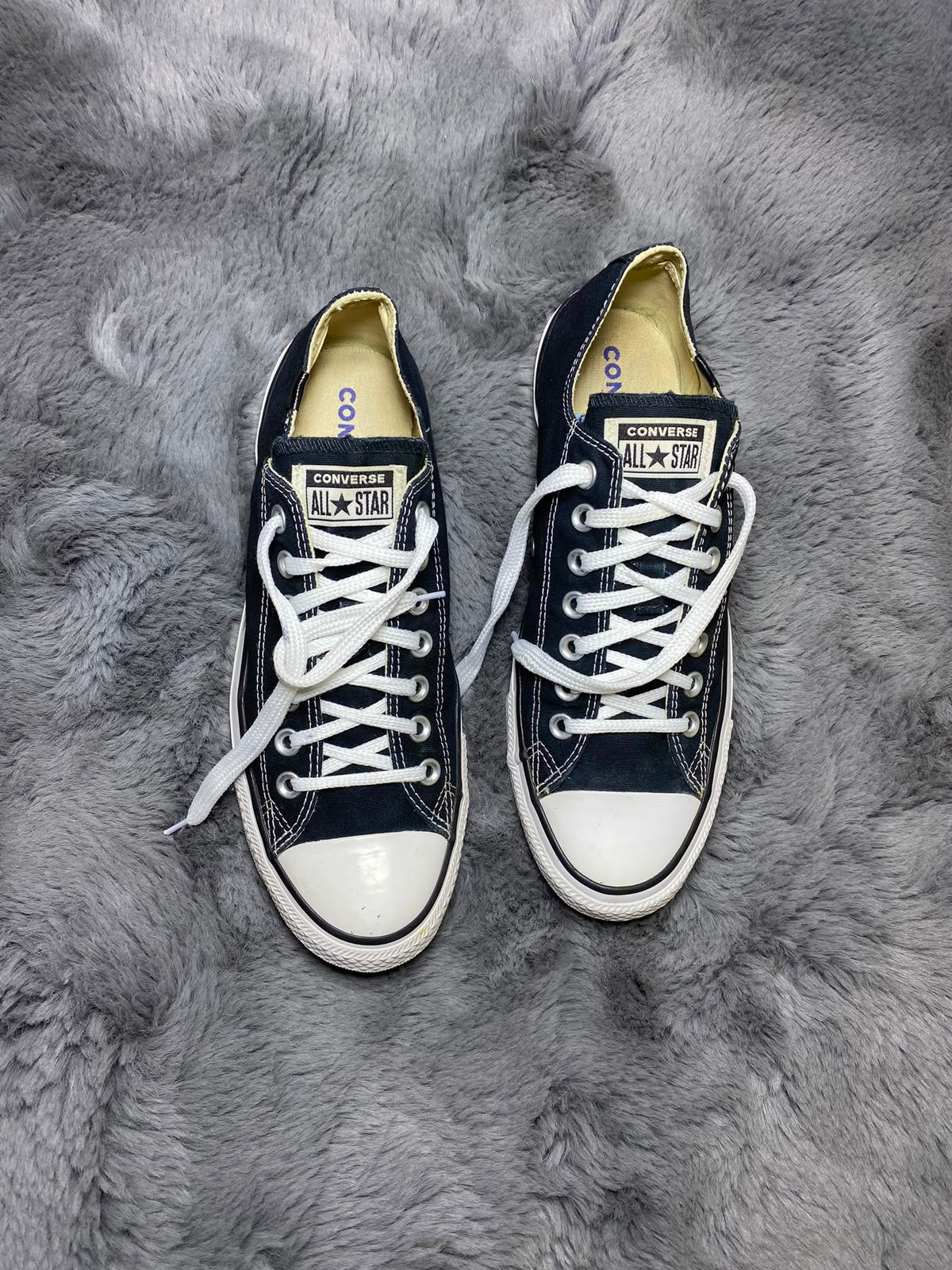 Converse ( Size 42 / 8.5 )