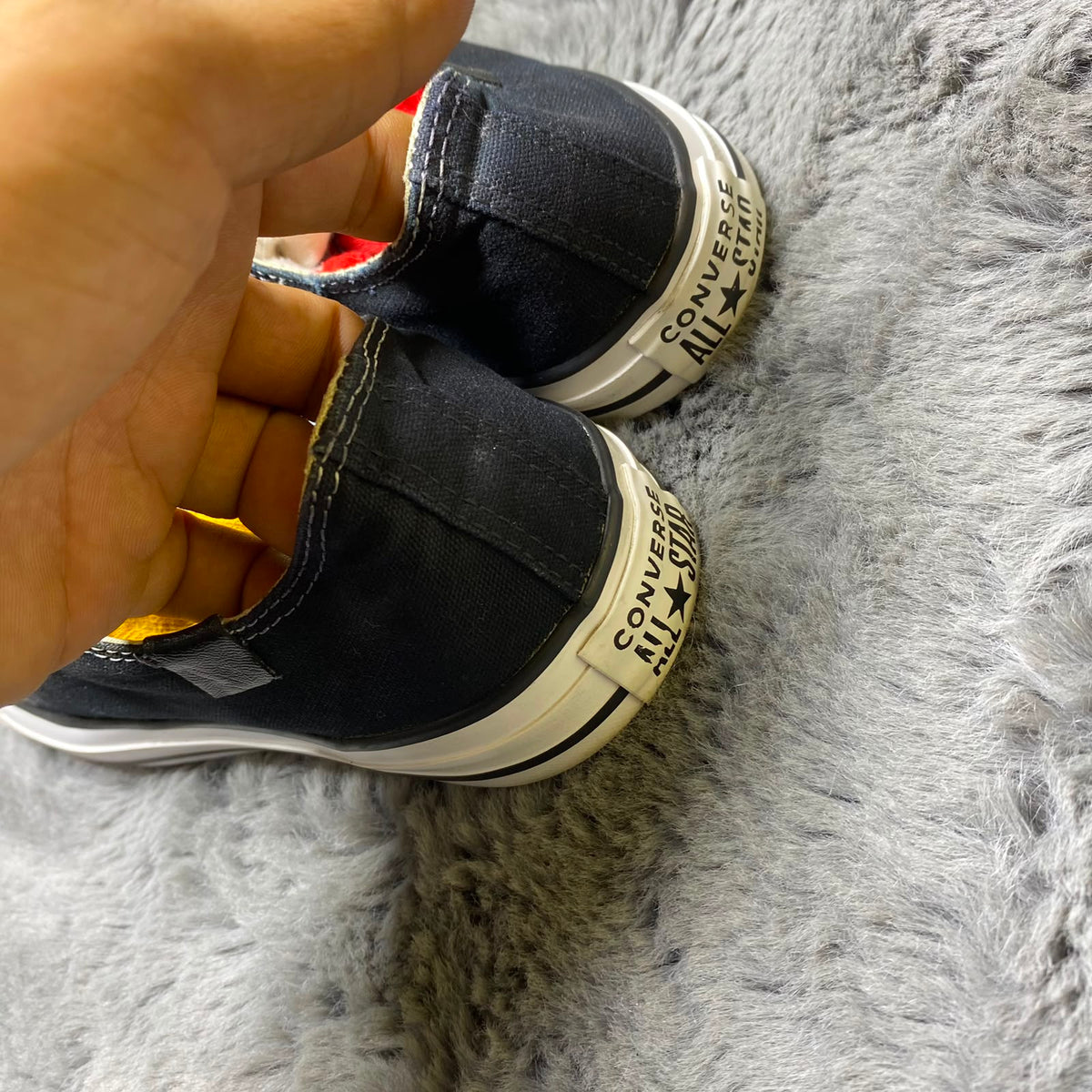 Converse ( Size 42 / 8.5 )
