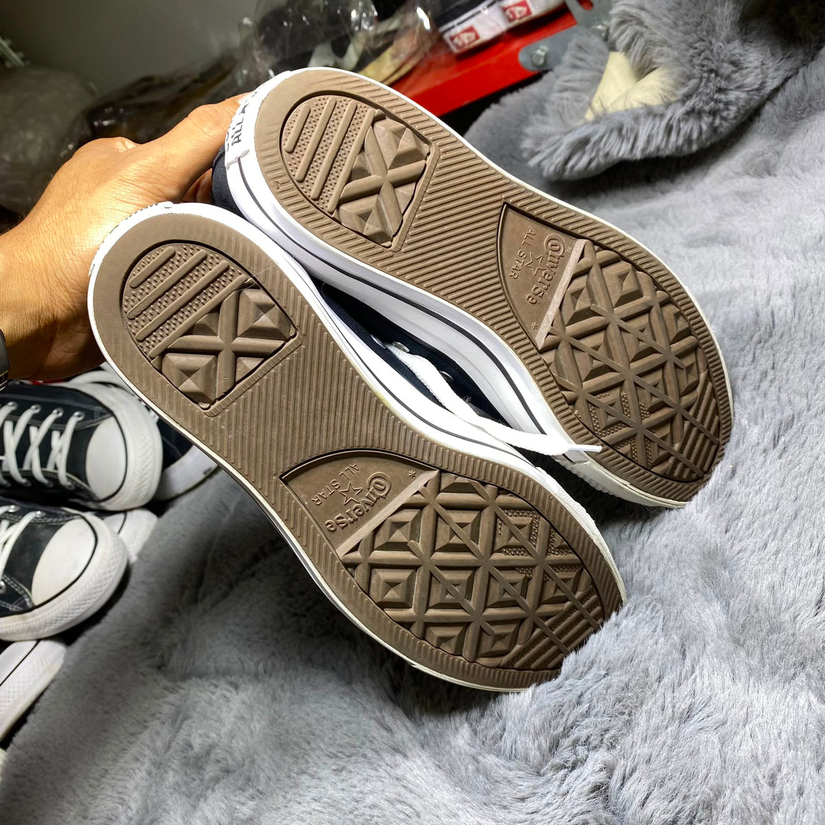 Converse ( Size 42 / 8.5 )