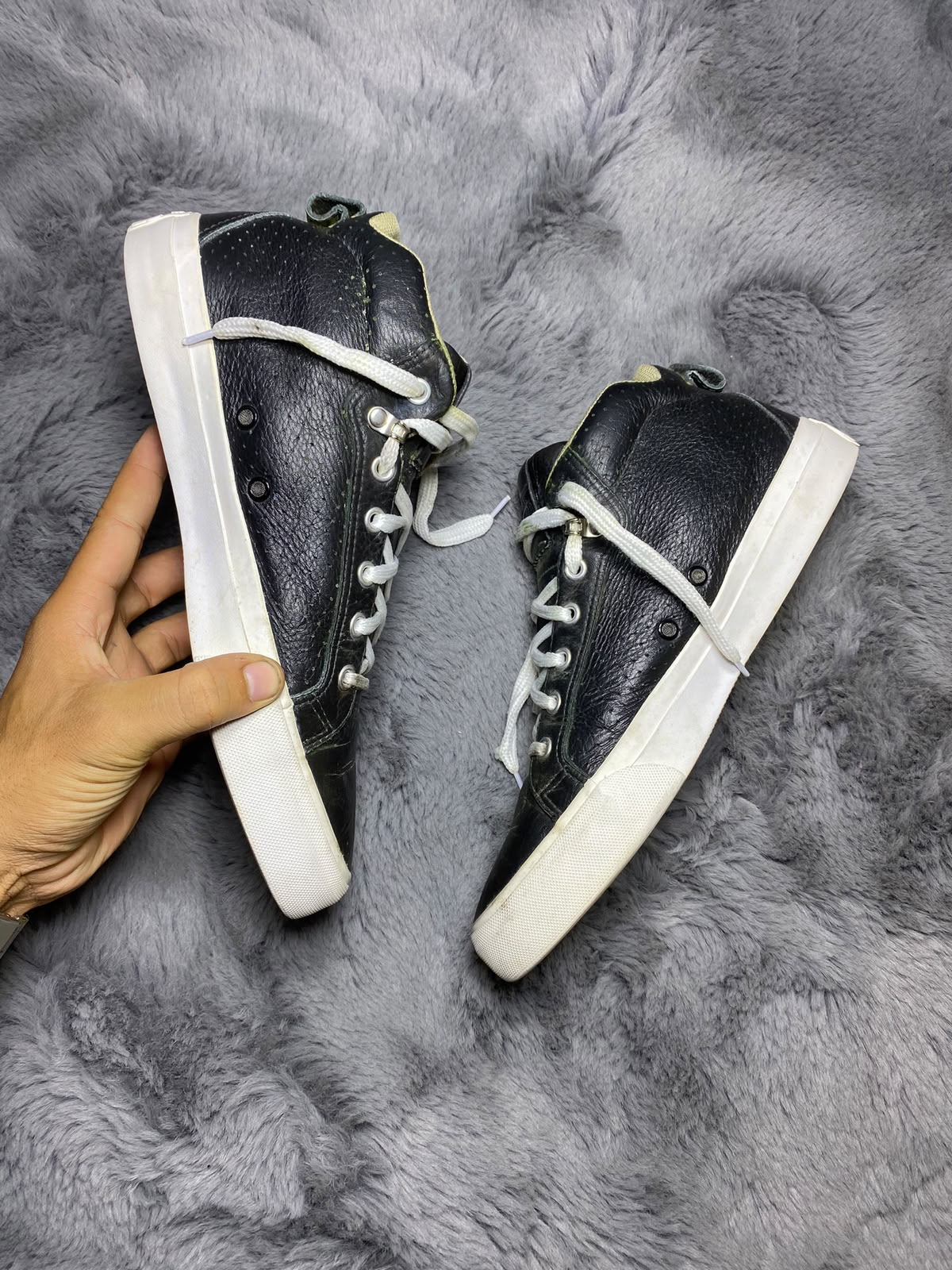 Converse ( Size 42 / 8.5 )