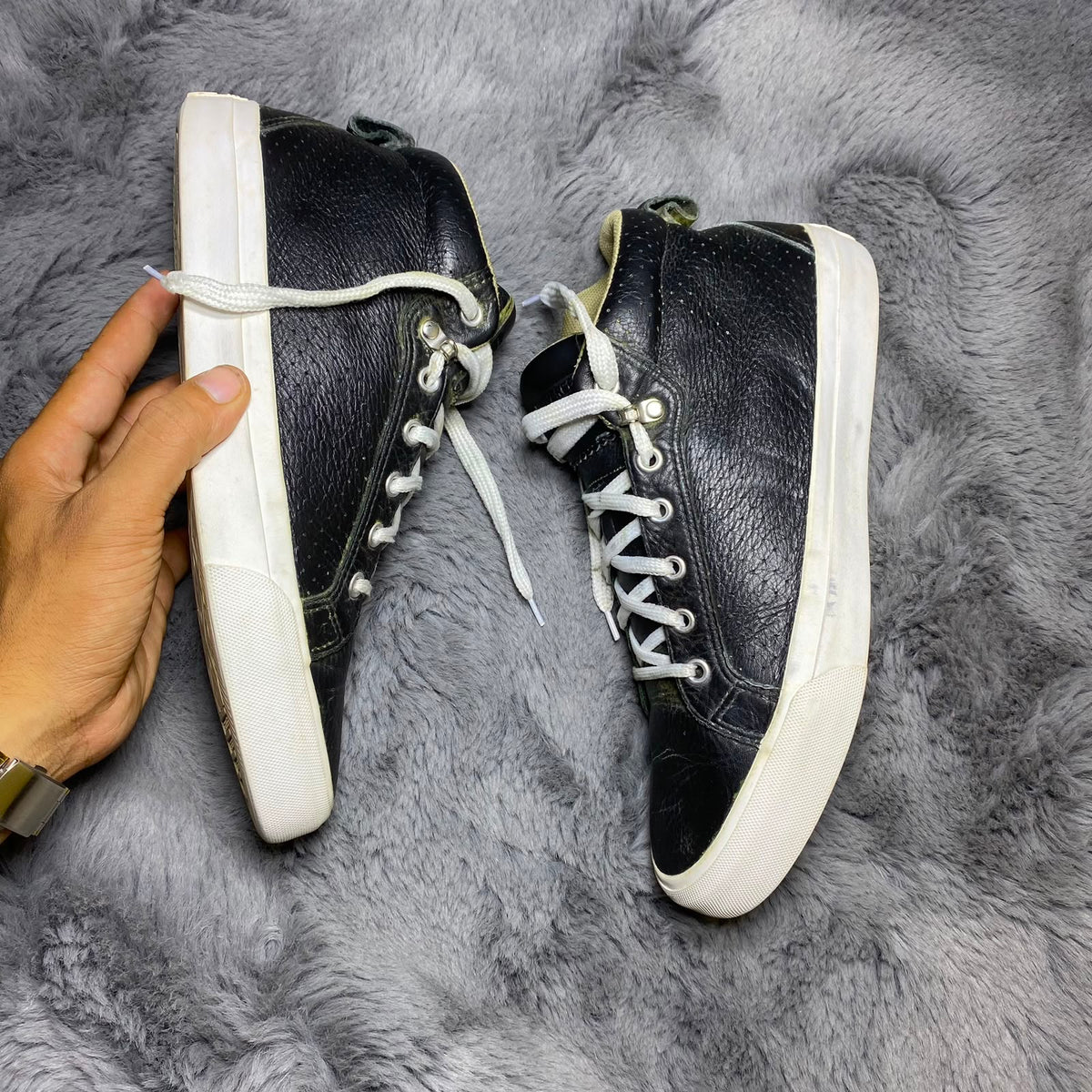 Converse ( Size 42 / 8.5 )