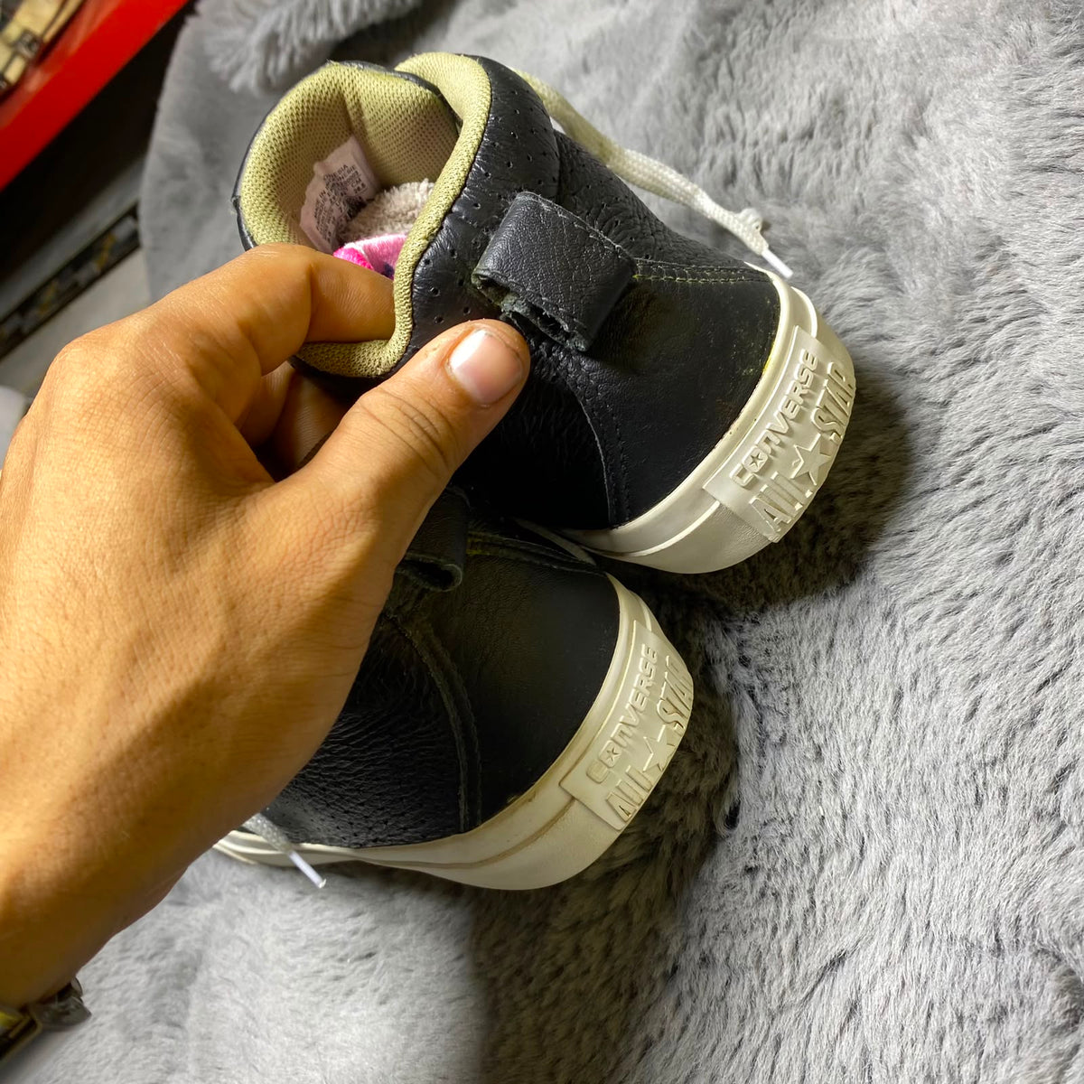 Converse ( Size 42 / 8.5 )