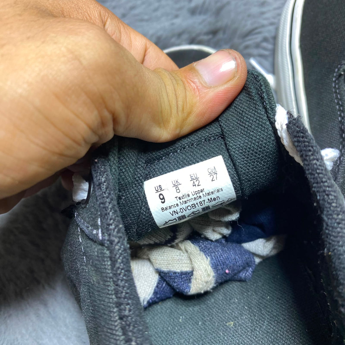 VANS ( Size 42 / 8 )