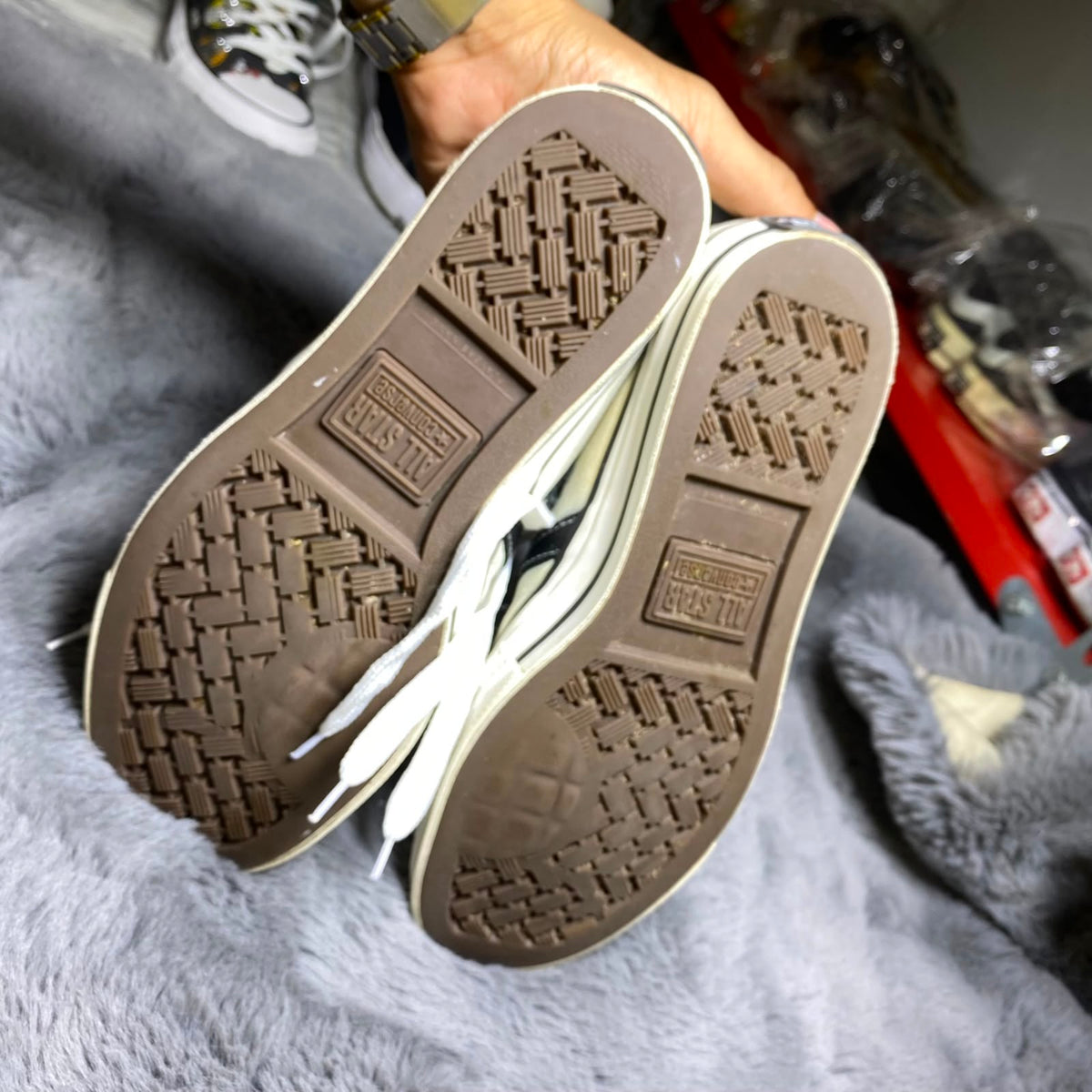Converse ( Size 41 / 7.5 )