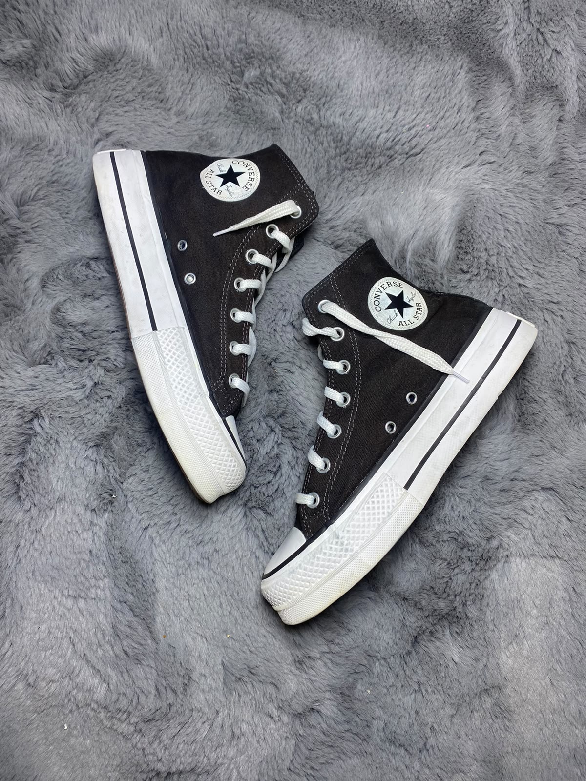 Converse ( Size 41 / 7.5 )