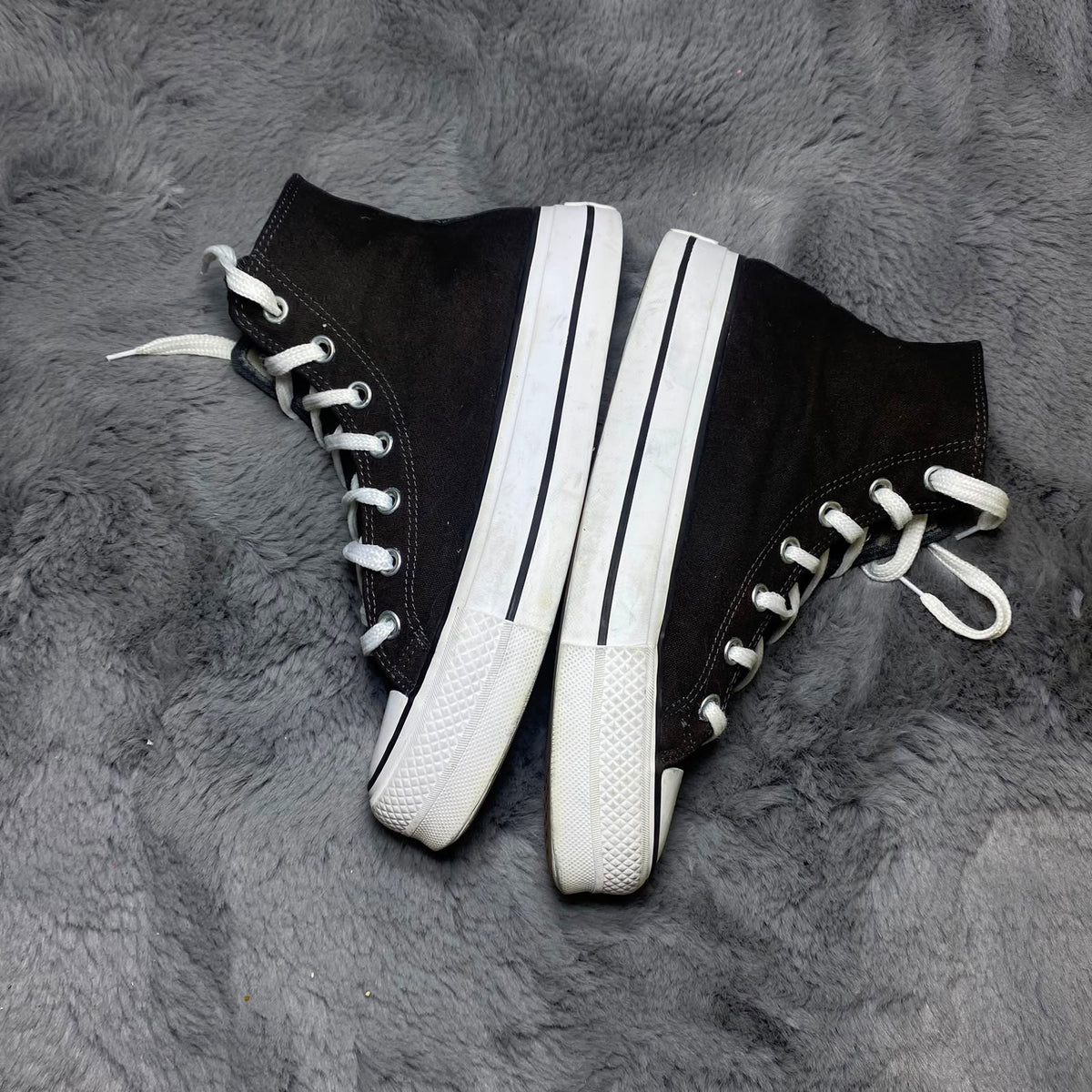 Converse ( Size 41 / 7.5 )