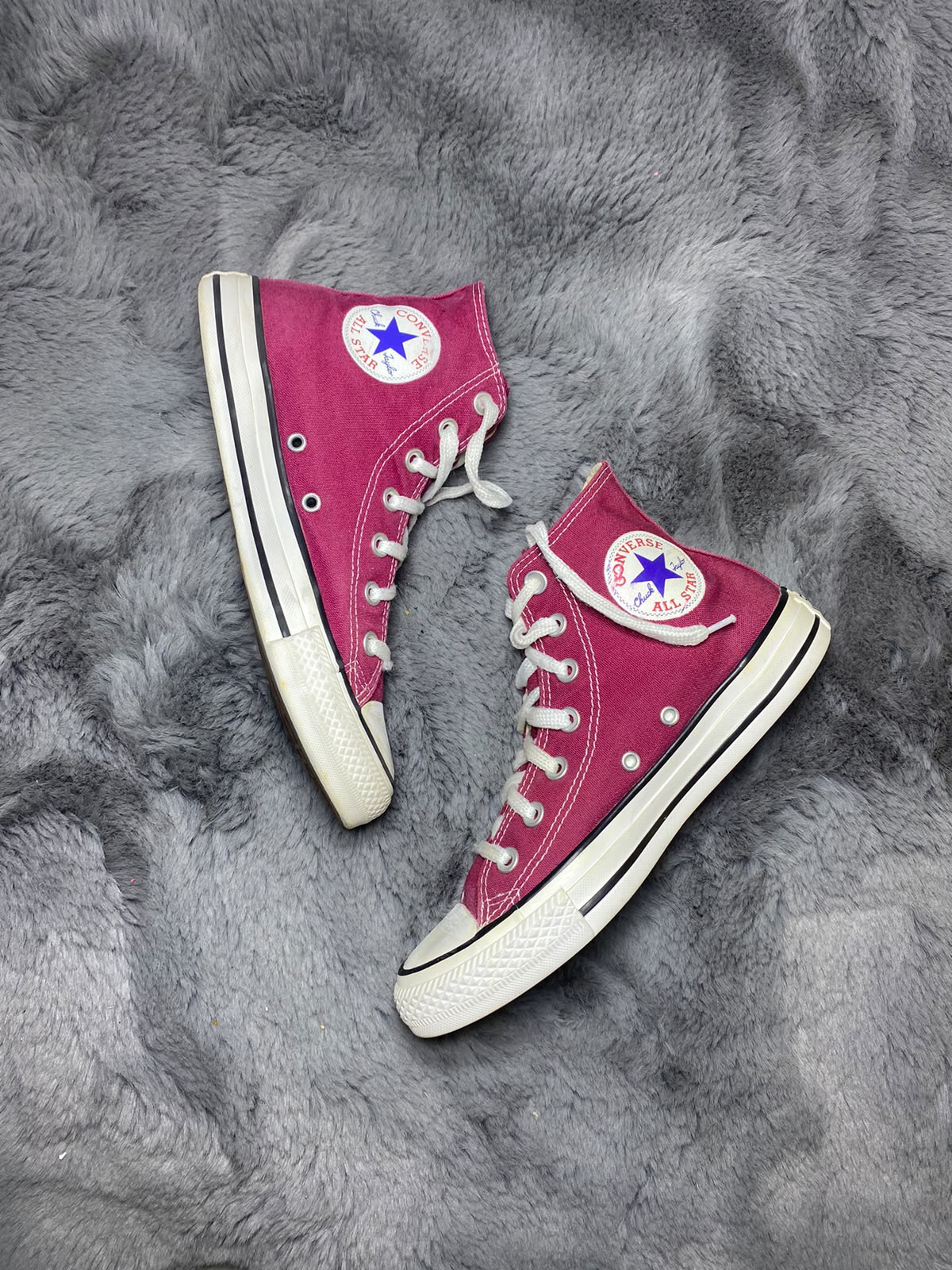 Converse ( Size 38 / 5.5 )