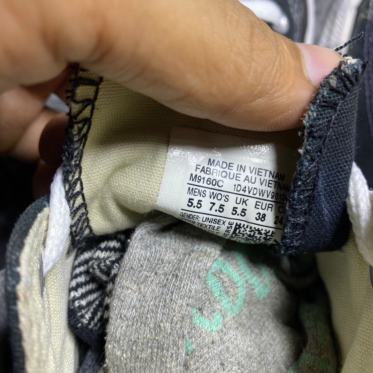 Converse ( Size 38 / 5.5 )