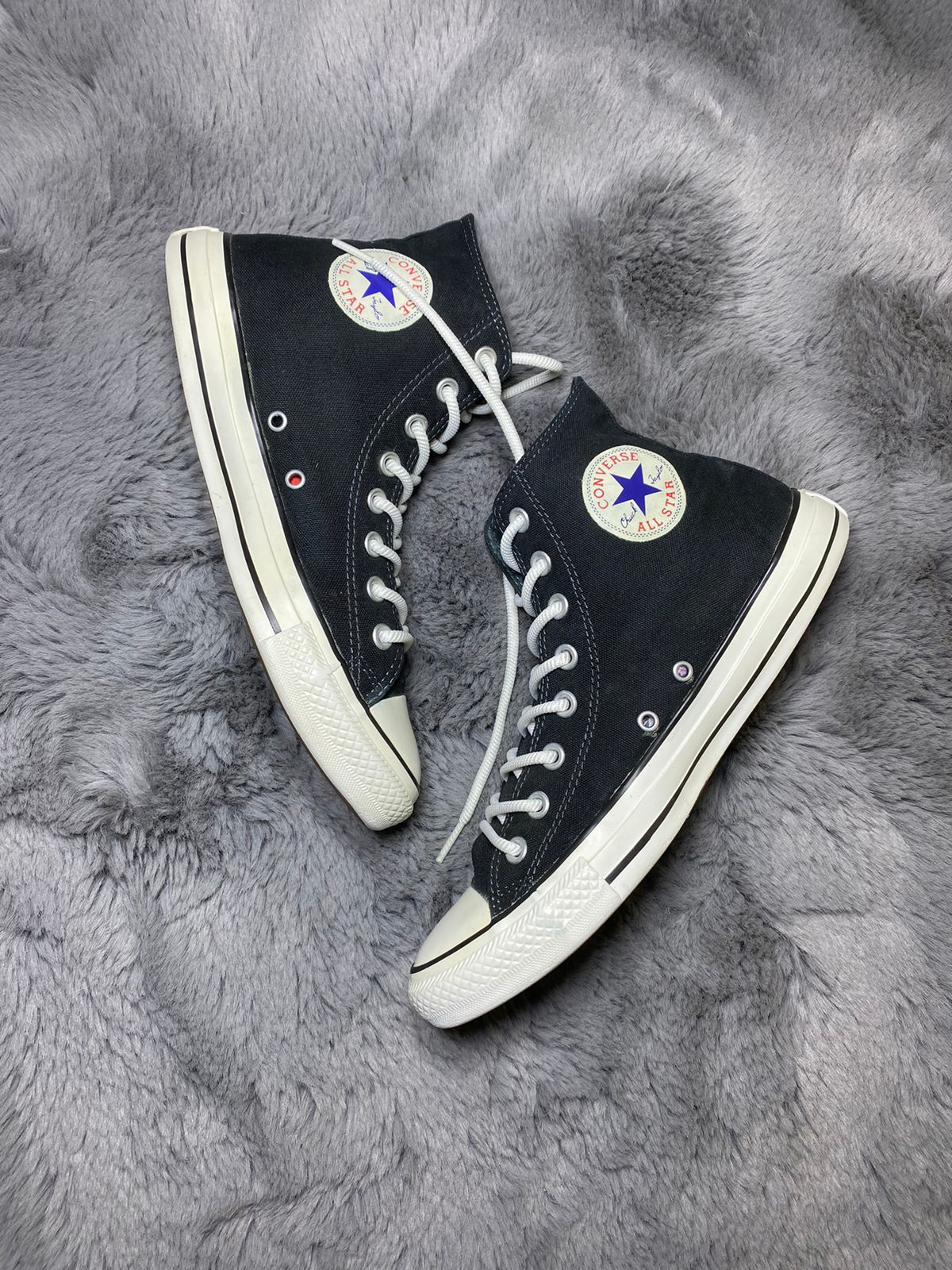 Converse ( Size 42 / 8.5 )