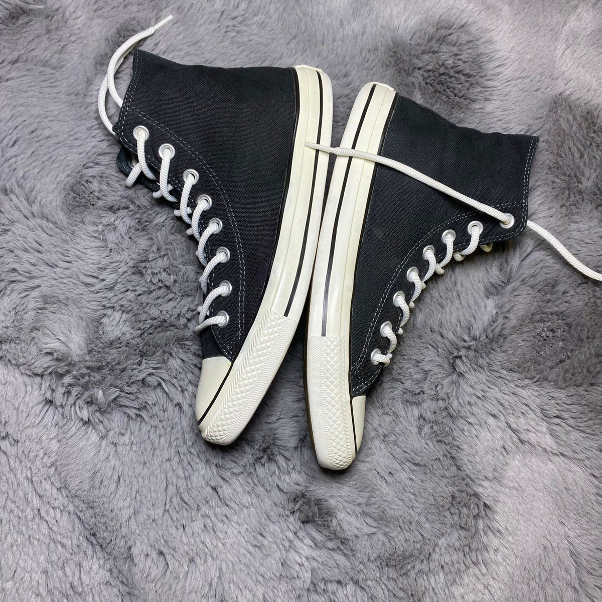 Converse ( Size 42 / 8.5 )
