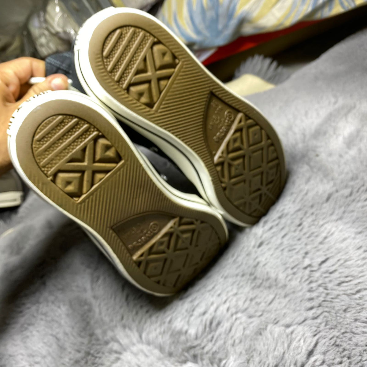 Converse ( Size 42 / 8.5 )