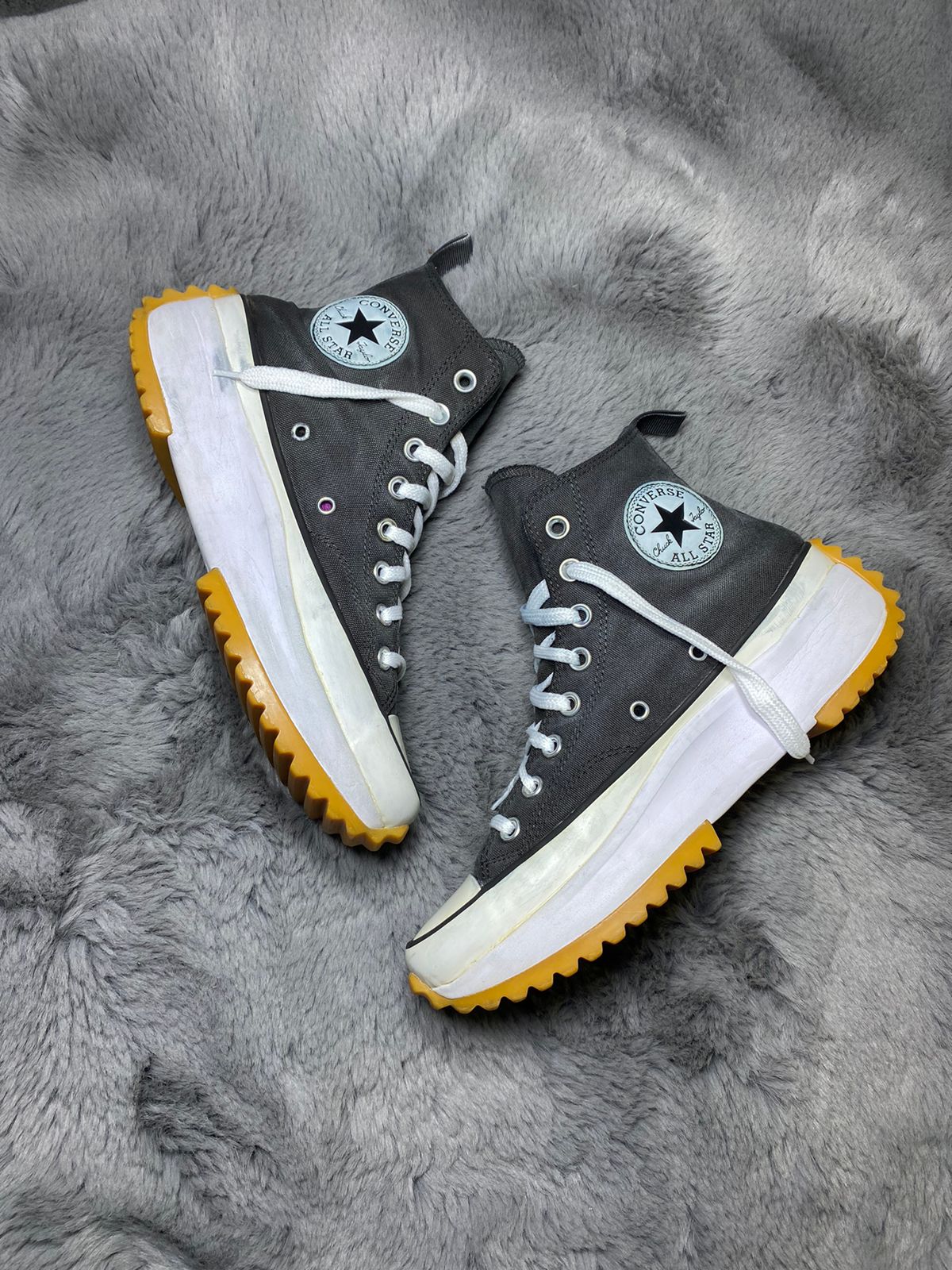 Converse ( Size 41 / 7.5 )