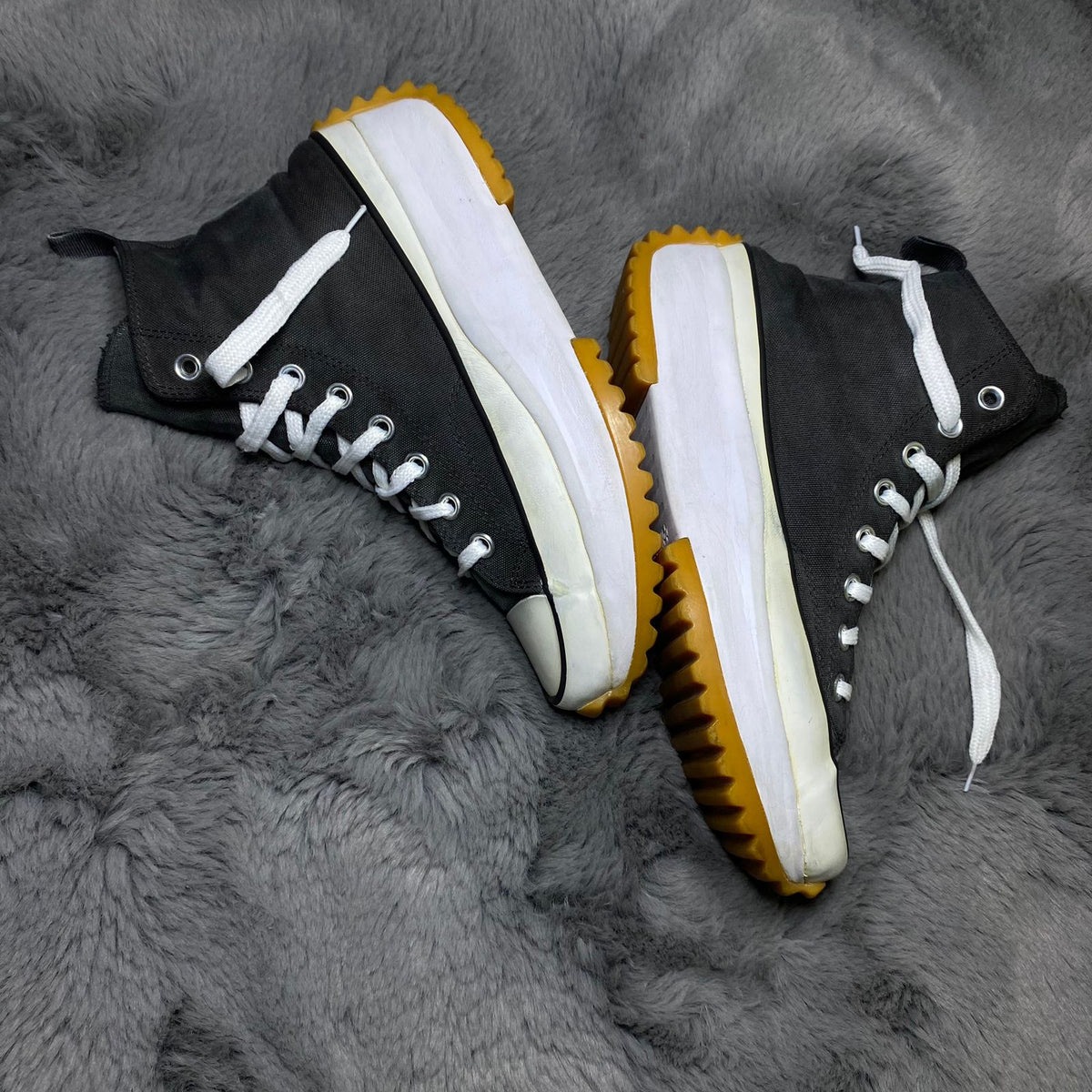 Converse ( Size 41 / 7.5 )