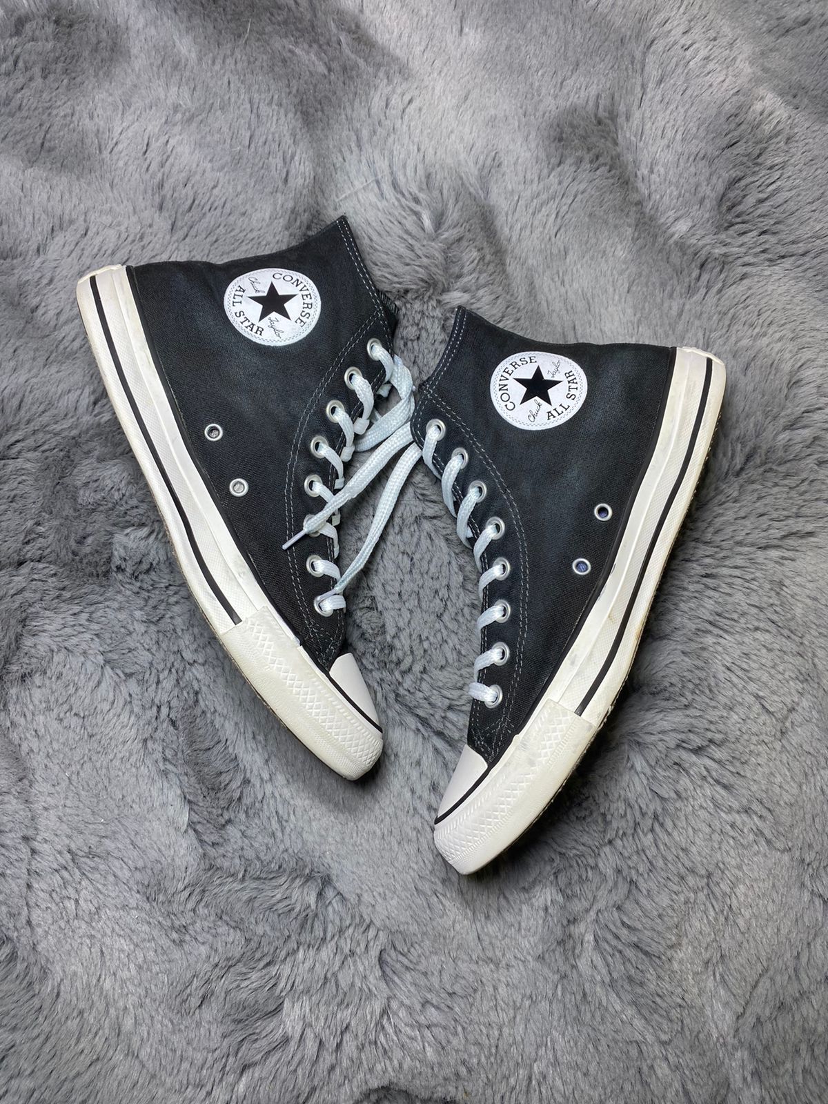 Converse ( Size 41 / 7.5 )
