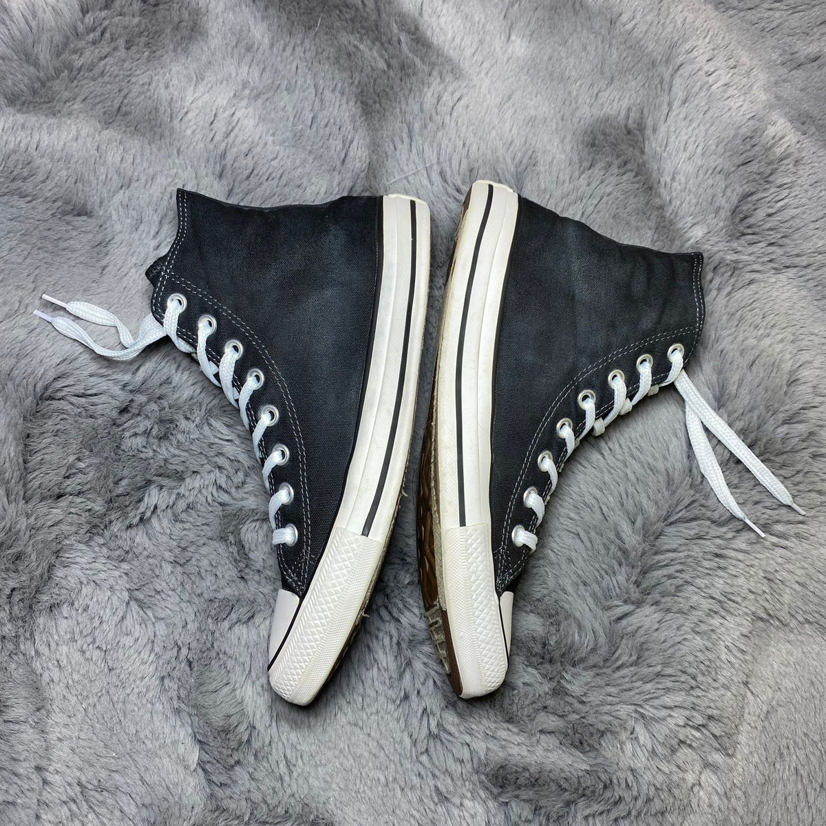 Converse ( Size 41 / 7.5 )