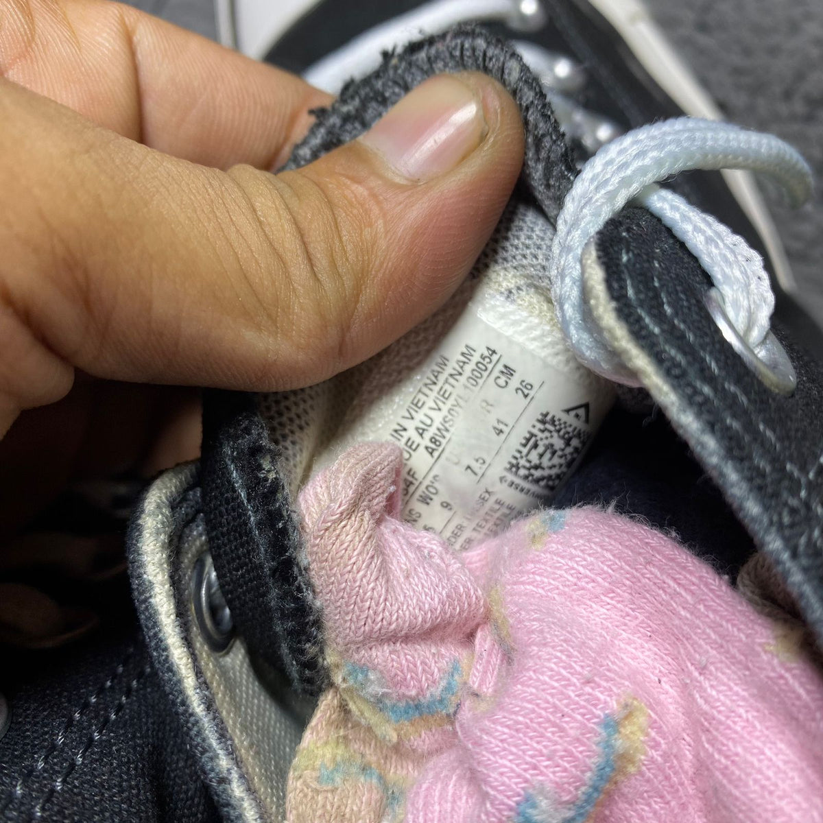 Converse ( Size 41 / 7.5 )