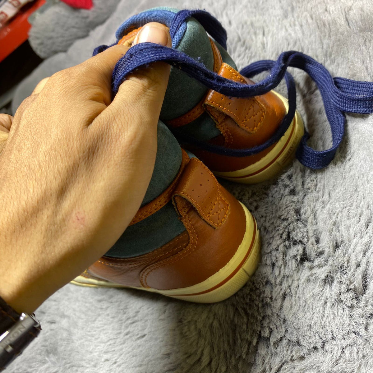 Converse ( Size 42 / 8.5 )