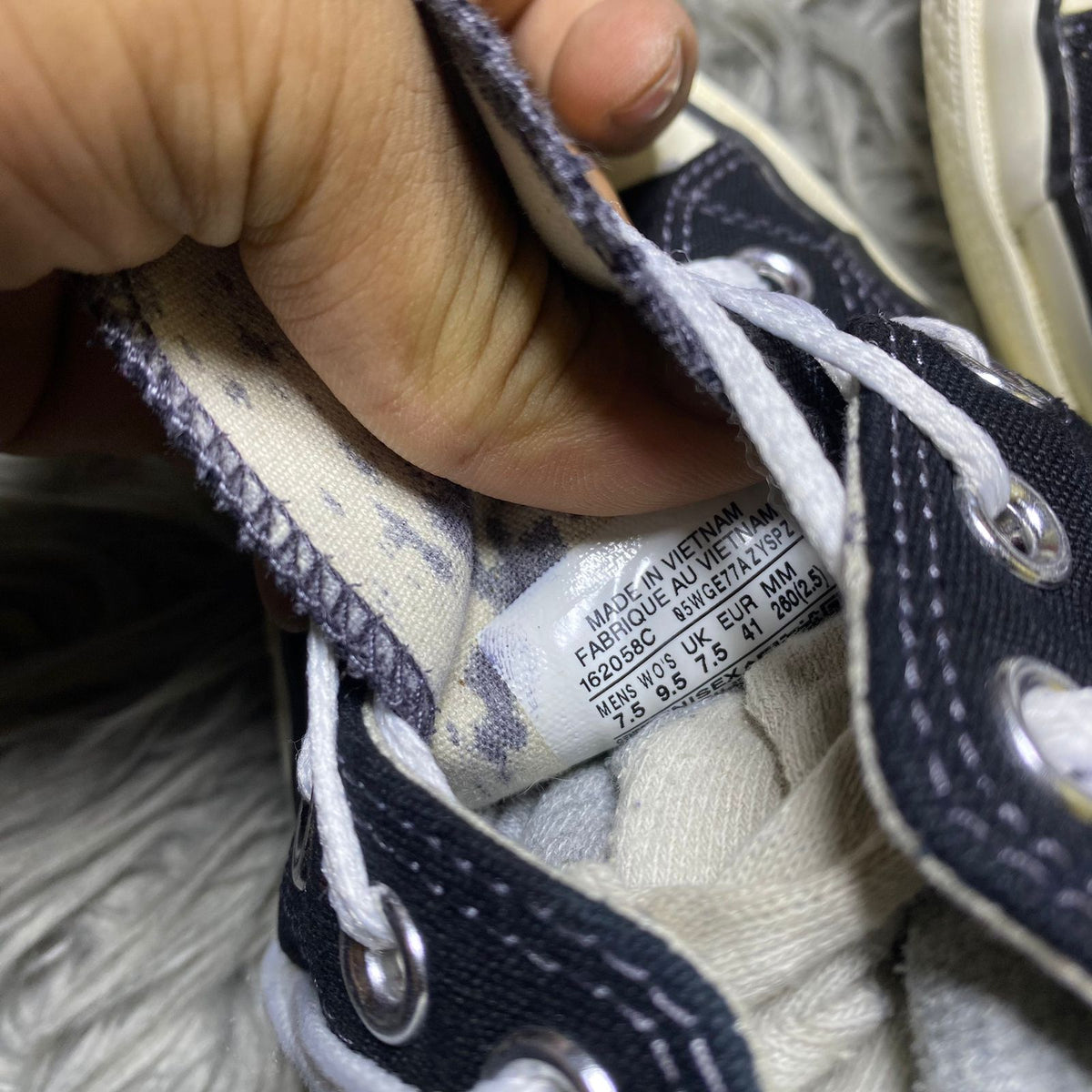 Converse ( Size 41 / 7.5 )