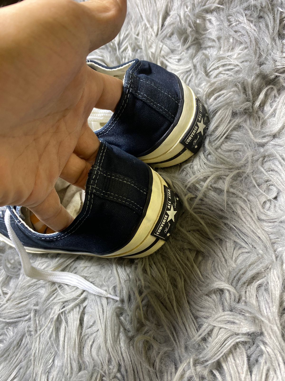 Converse ( Size 42 / 8.5 )