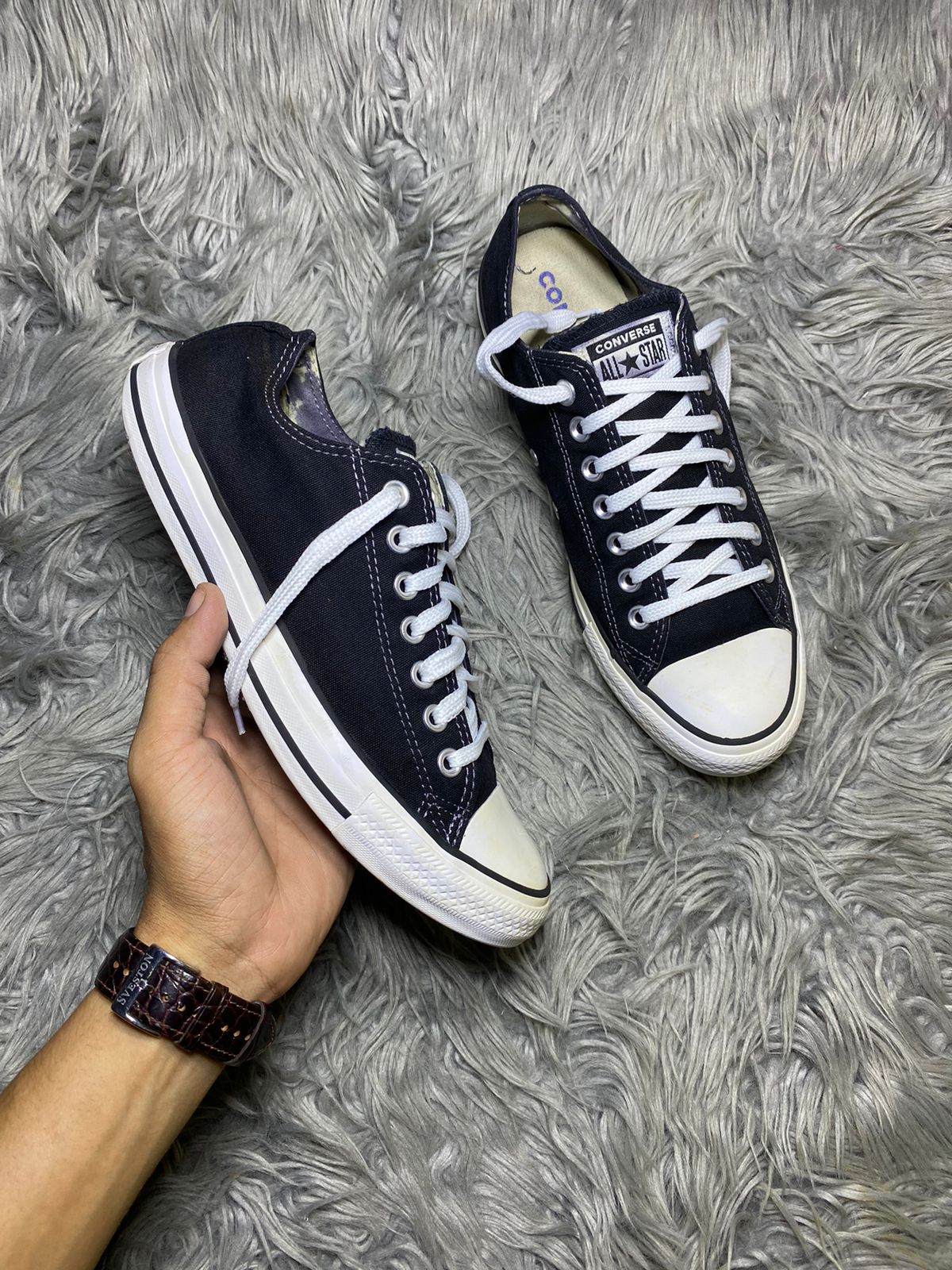 Converse ( Size 42 / 8.5 )