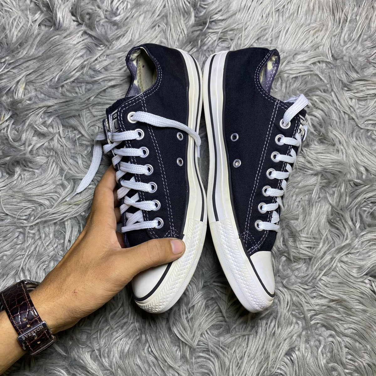 Converse ( Size 42 / 8.5 )