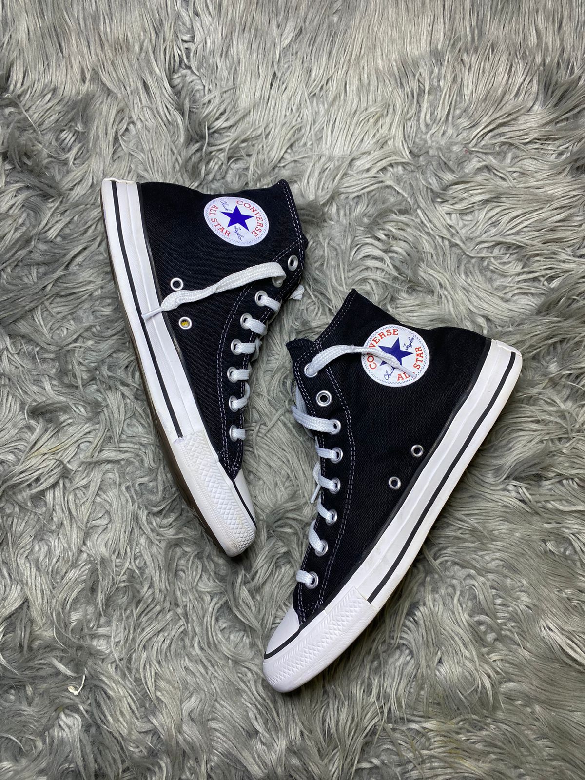 Converse ( Size 41 / 7.5 )