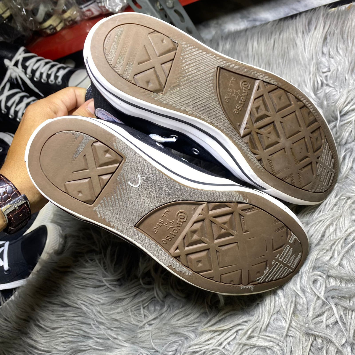 Converse ( Size 41 / 7.5 )