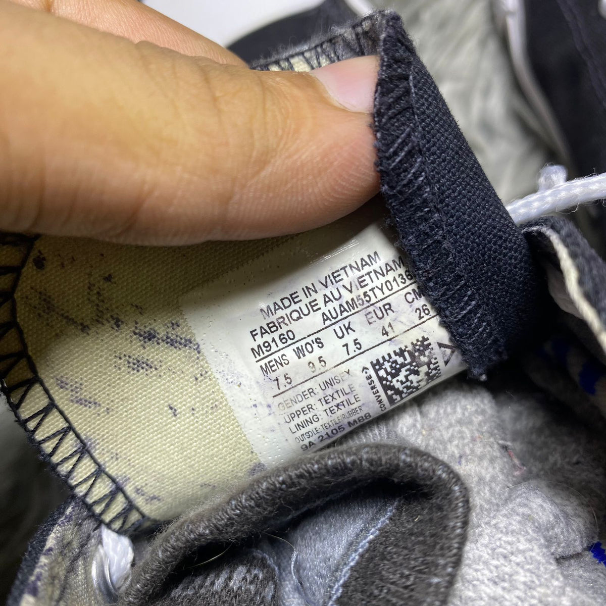 Converse ( Size 41 / 7.5 )