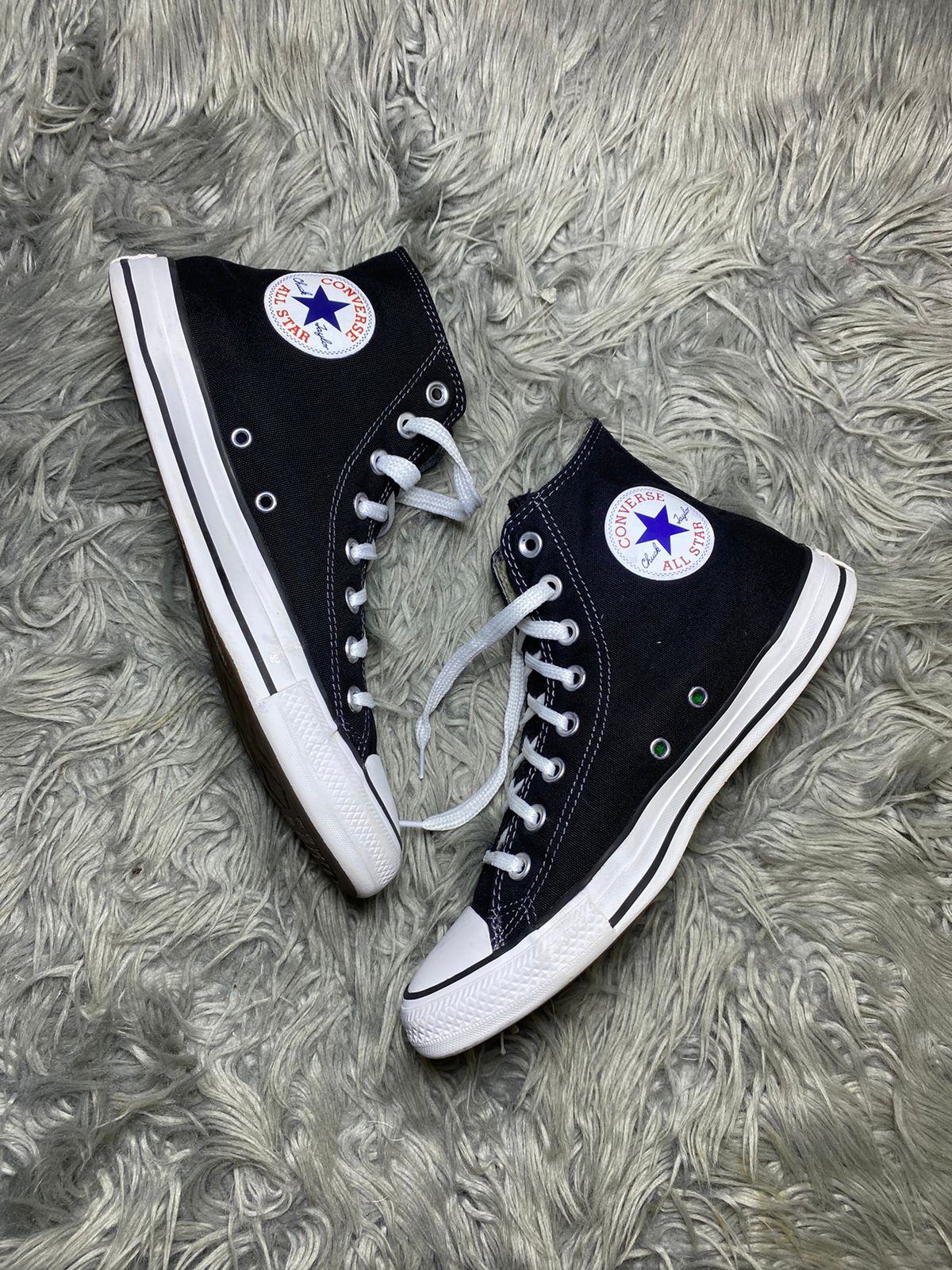 Converse ( Size 42 / 8.5 )