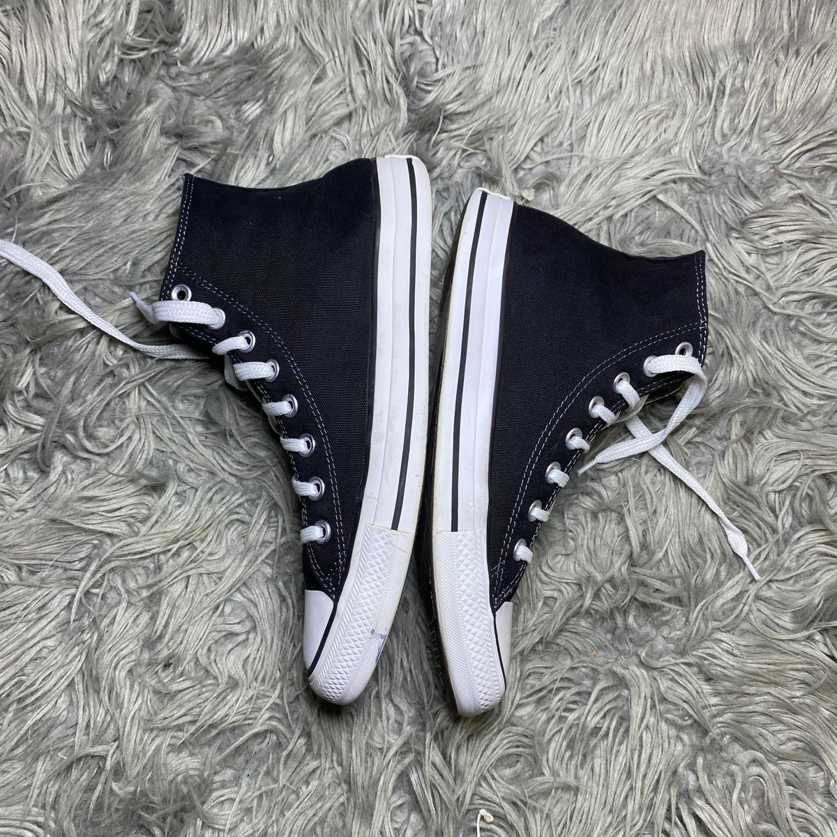 Converse ( Size 42 / 8.5 )