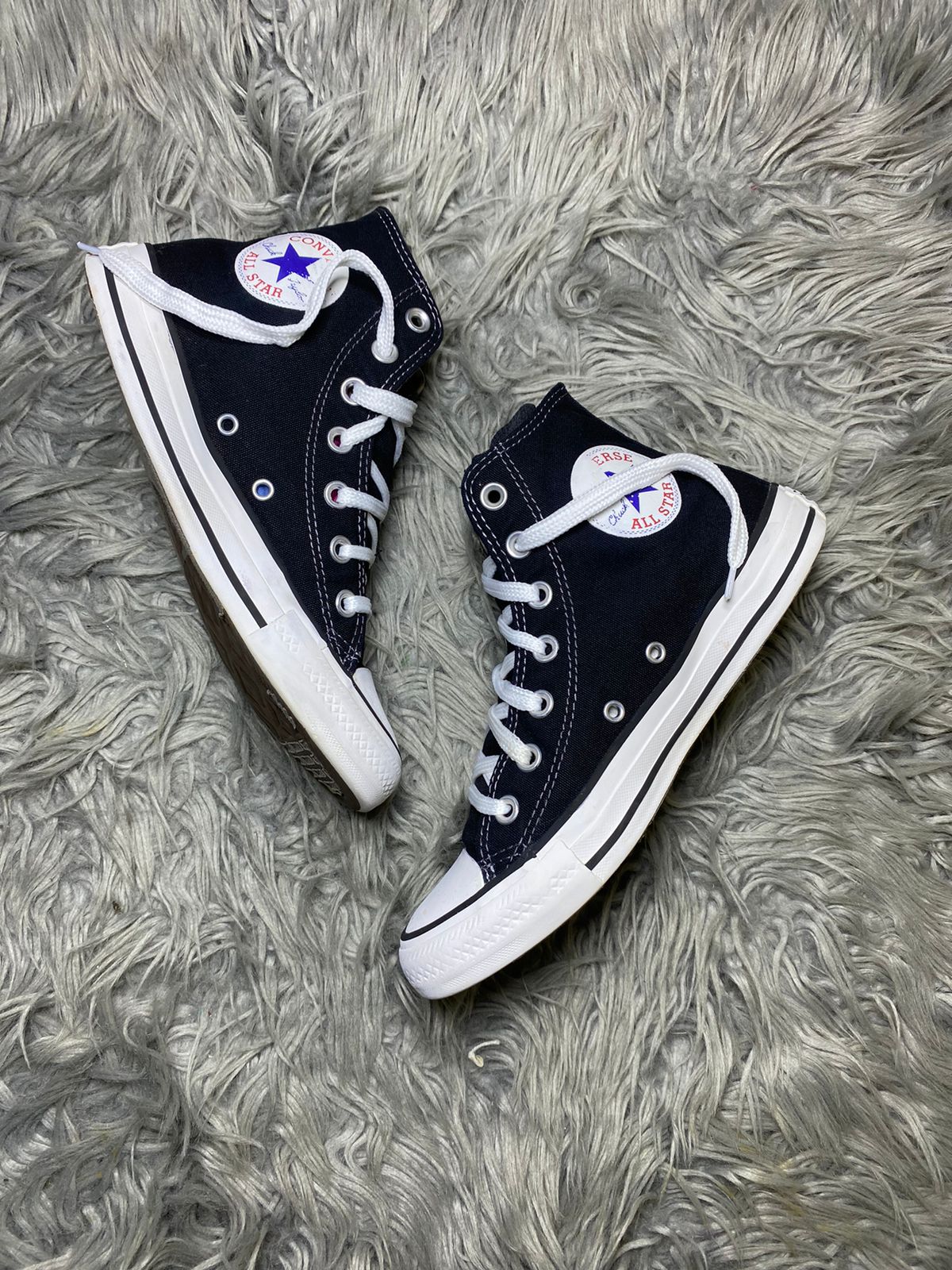 Converse ( Size 38 / 5.5 )
