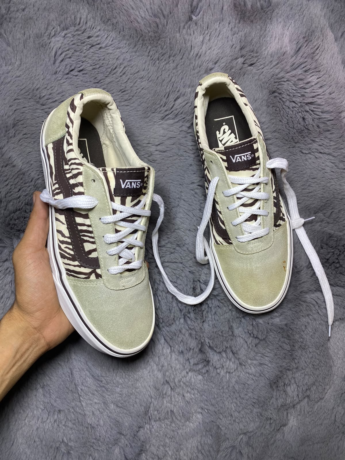 VANS ( Size 40.5 - 41 / 6.5 - 7 )
