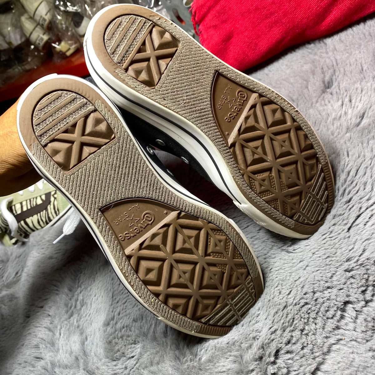 Converse ( Size 38 / 5.5 )