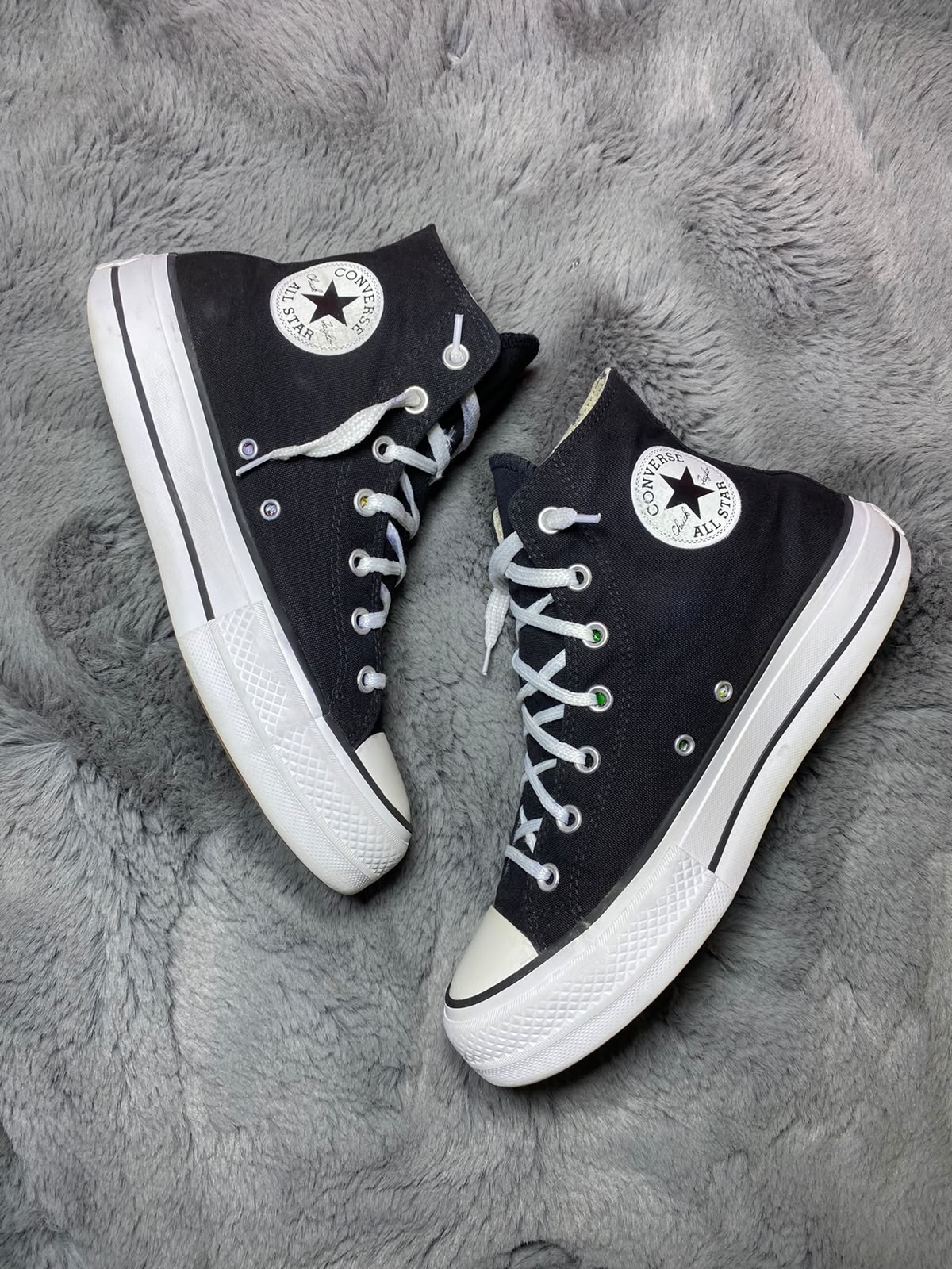 Converse ( Size 41.5 - 42 / 7.5 - 8 )