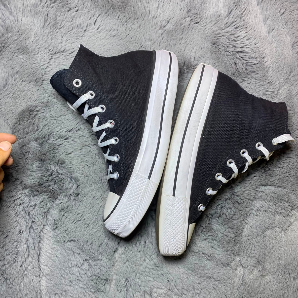 Converse ( Size 41.5 - 42 / 7.5 - 8 )